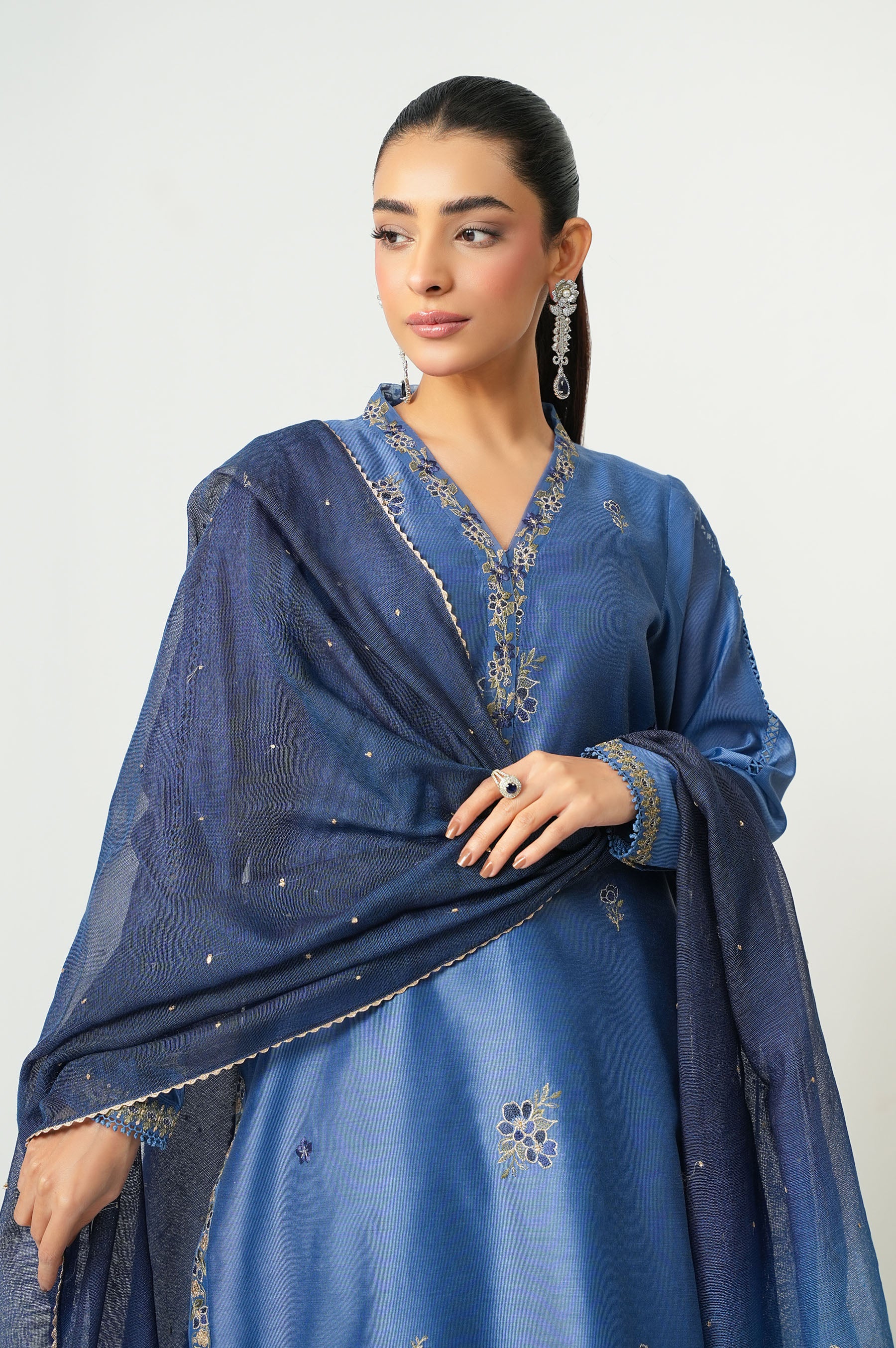 UNSTITCHED EMBROIDERED SUIT - Image 3