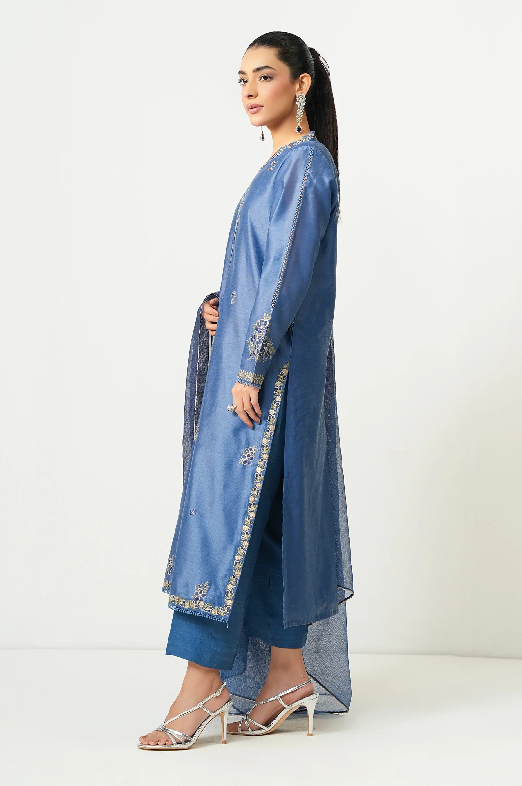 UNSTITCHED EMBROIDERED SUIT - Image 5