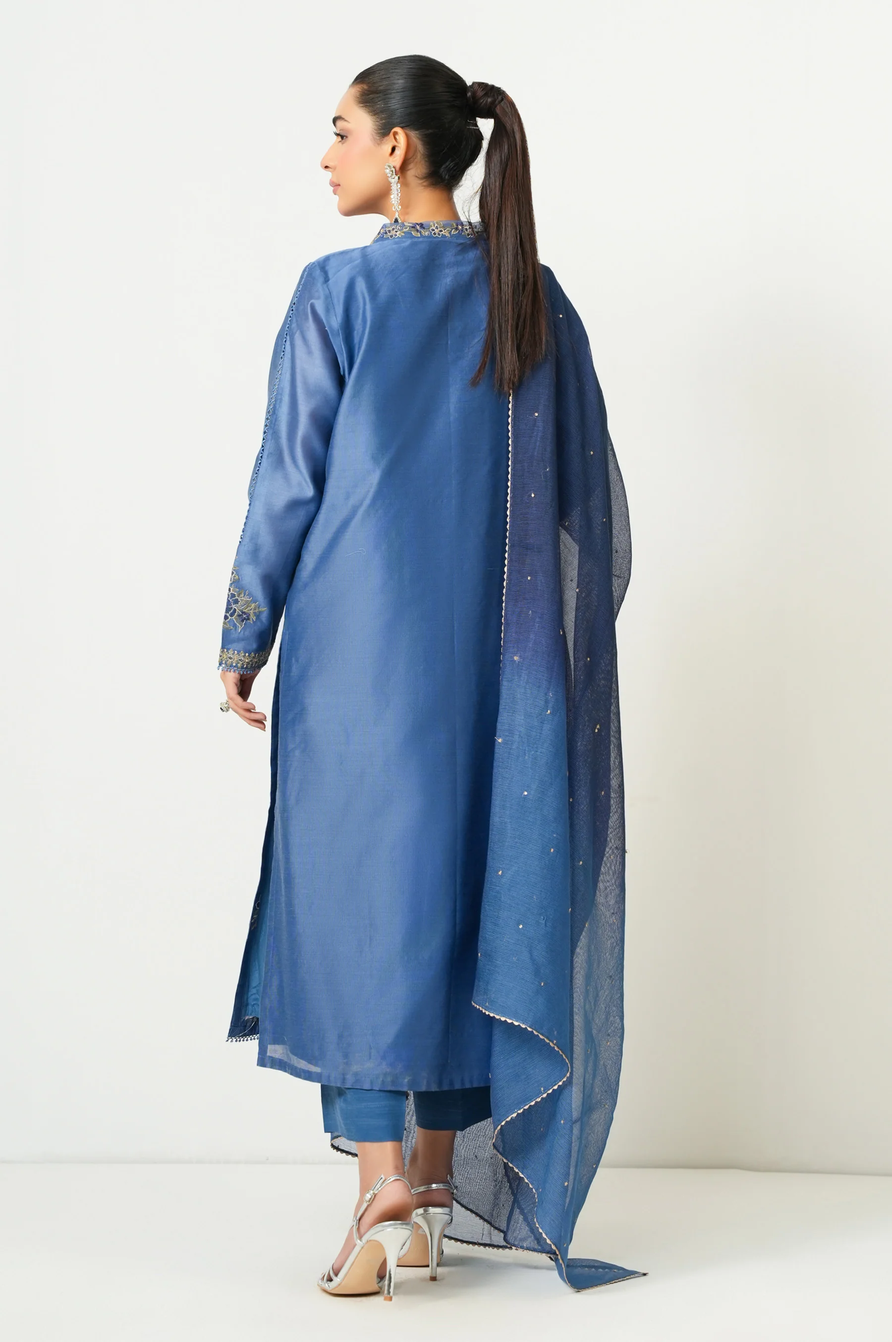 UNSTITCHED EMBROIDERED SUIT - Image 6