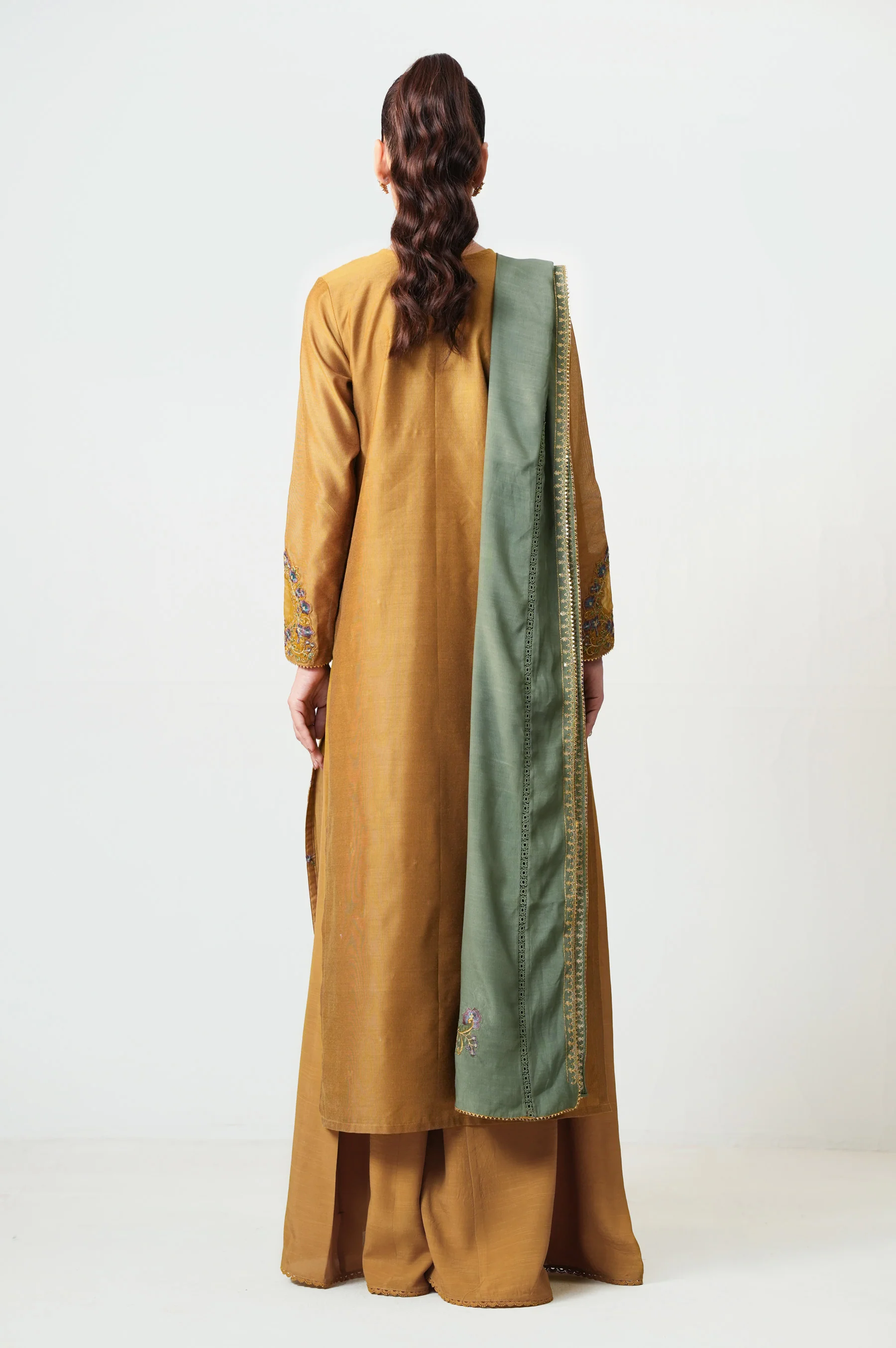 UNSTITCHED EMBROIDERED SUIT - Image 4