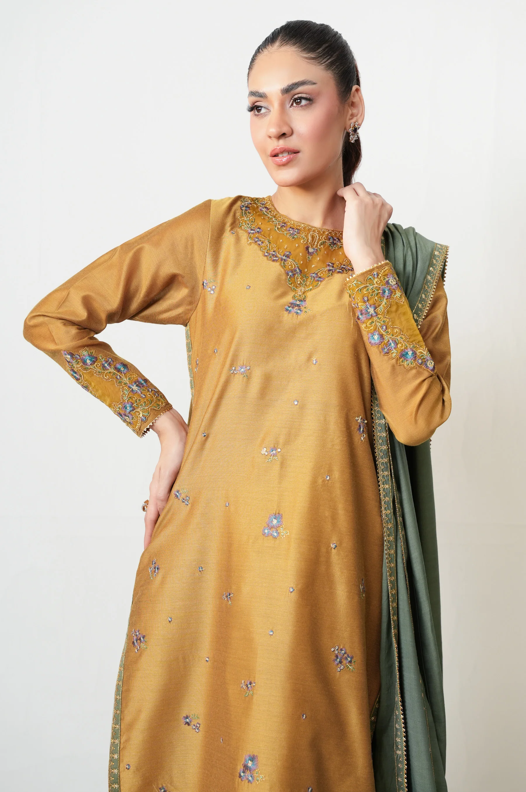 UNSTITCHED EMBROIDERED SUIT - Image 6
