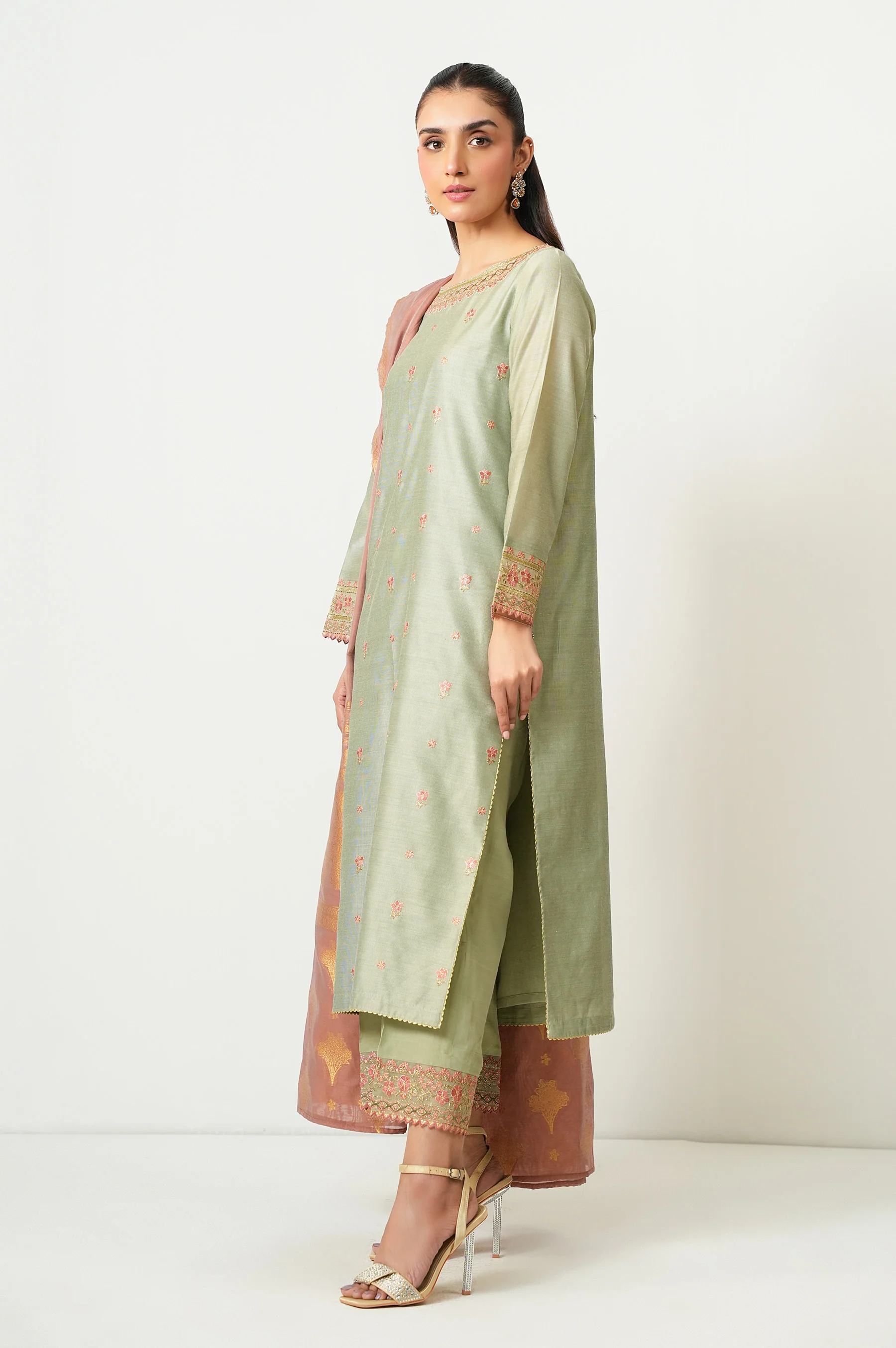 UNSTITCHED EMBROIDERED SUIT - Image 4