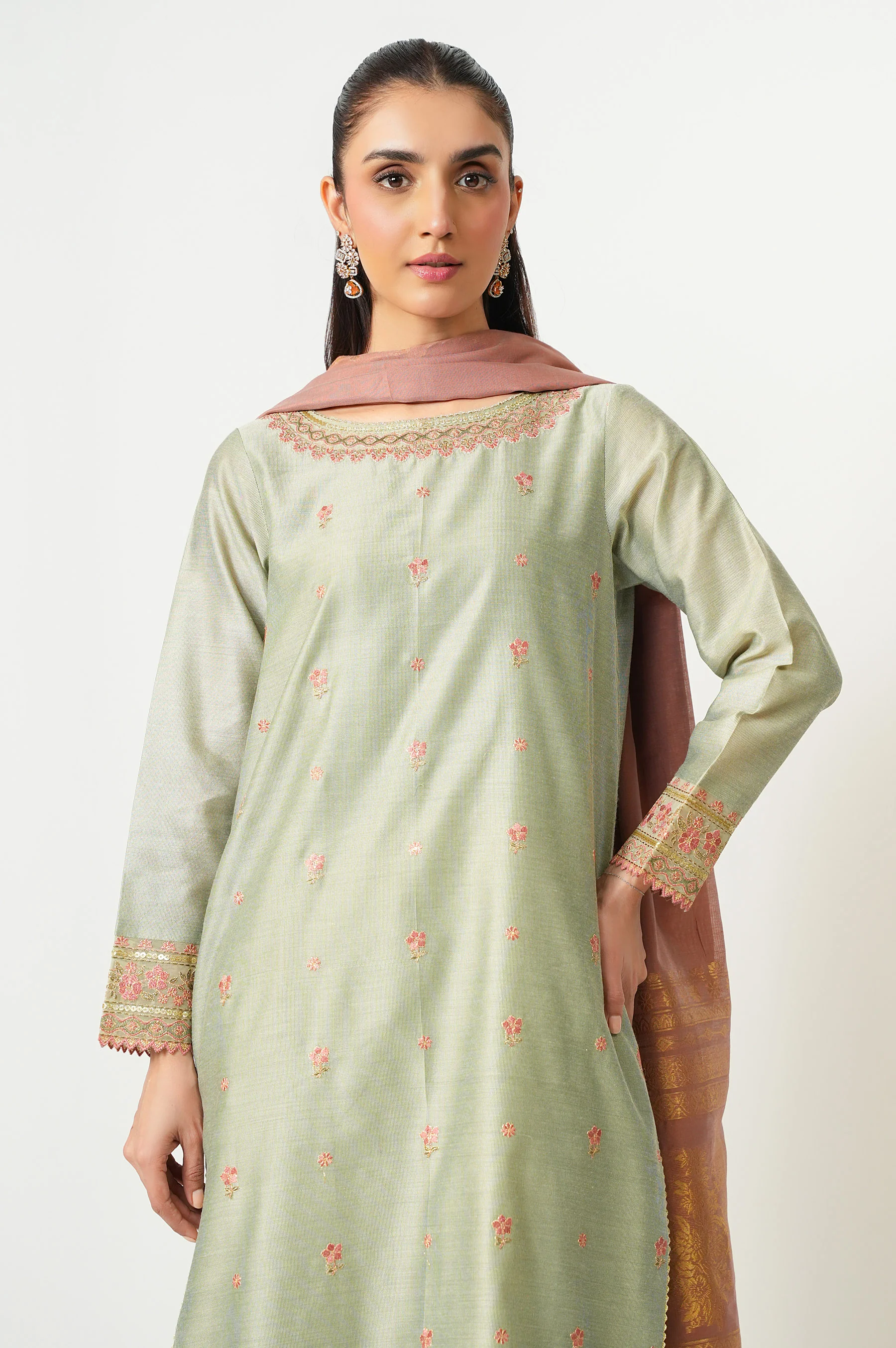 UNSTITCHED EMBROIDERED SUIT - Image 6