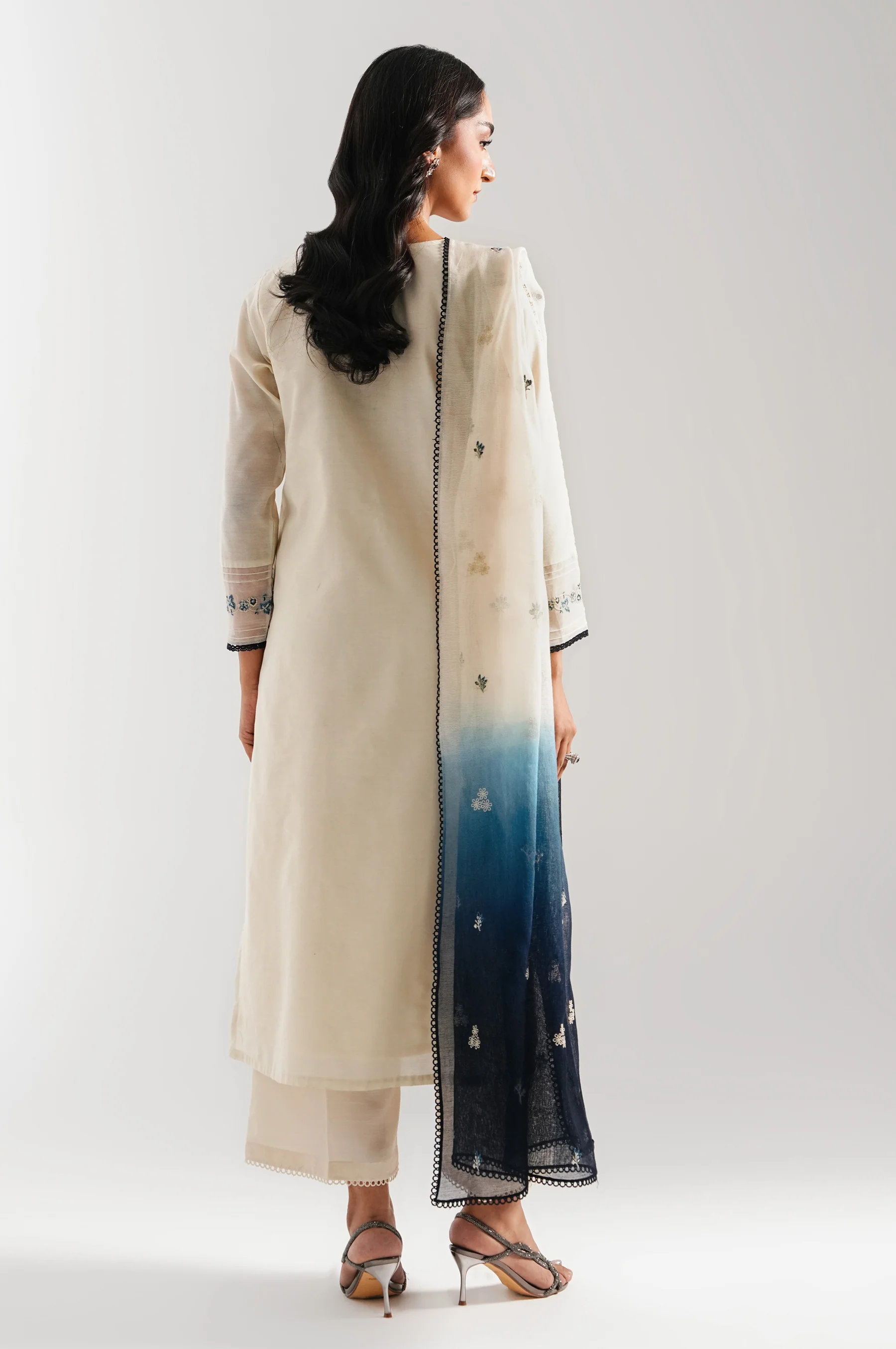 UNSTITCHED EMBROIDERED SUIT - Image 3