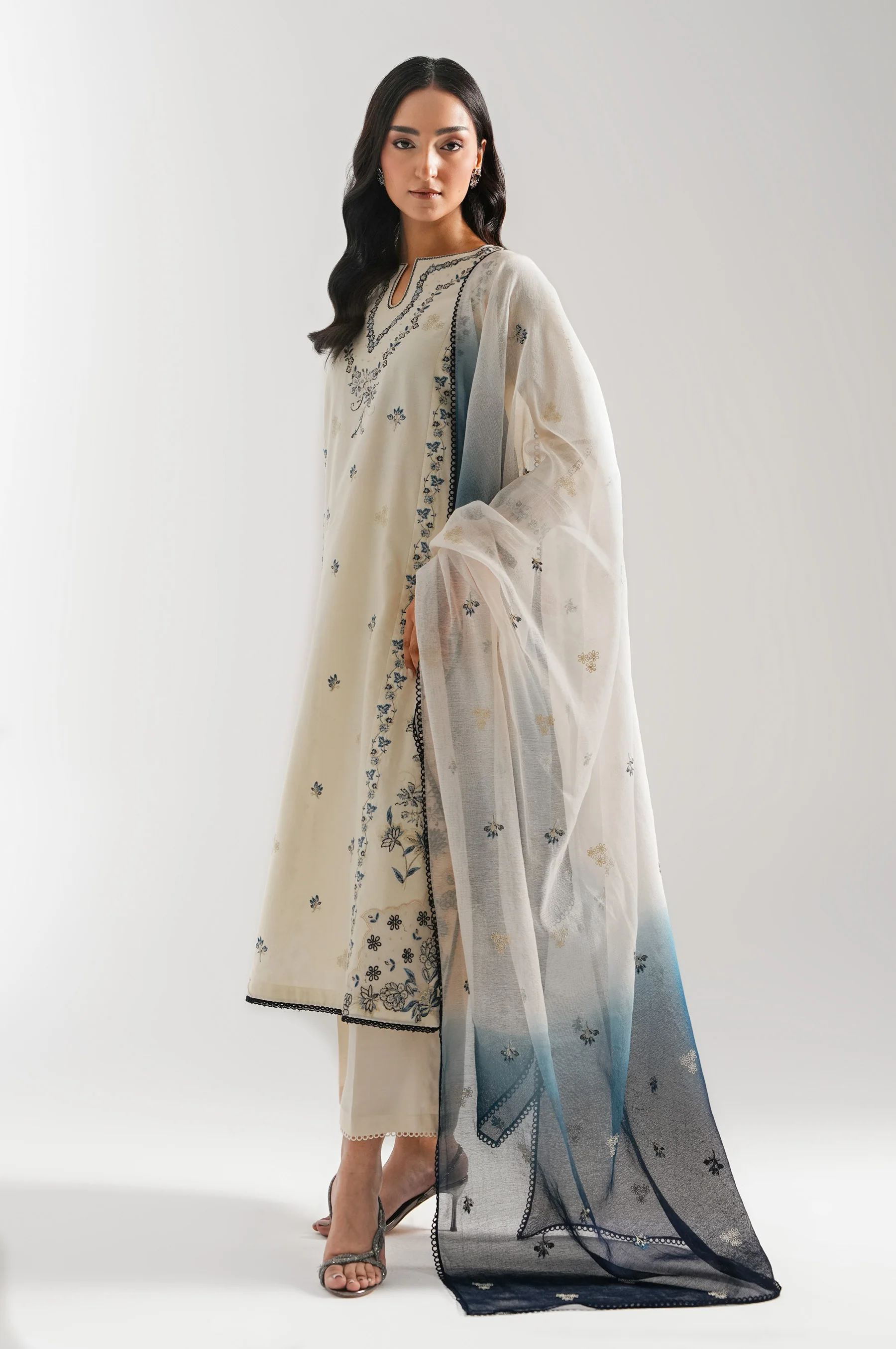 UNSTITCHED EMBROIDERED SUIT - Image 4