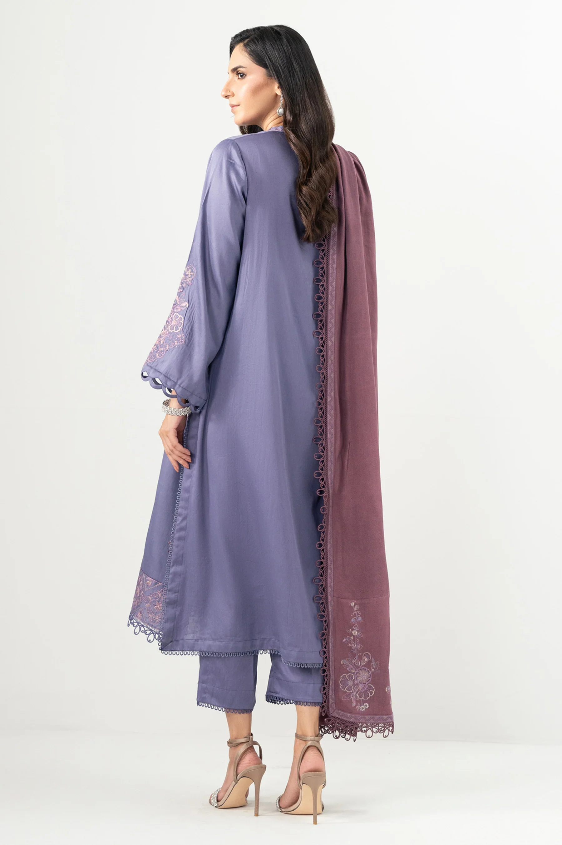 UNSTITCHED EMBROIDERED SUIT - Image 4