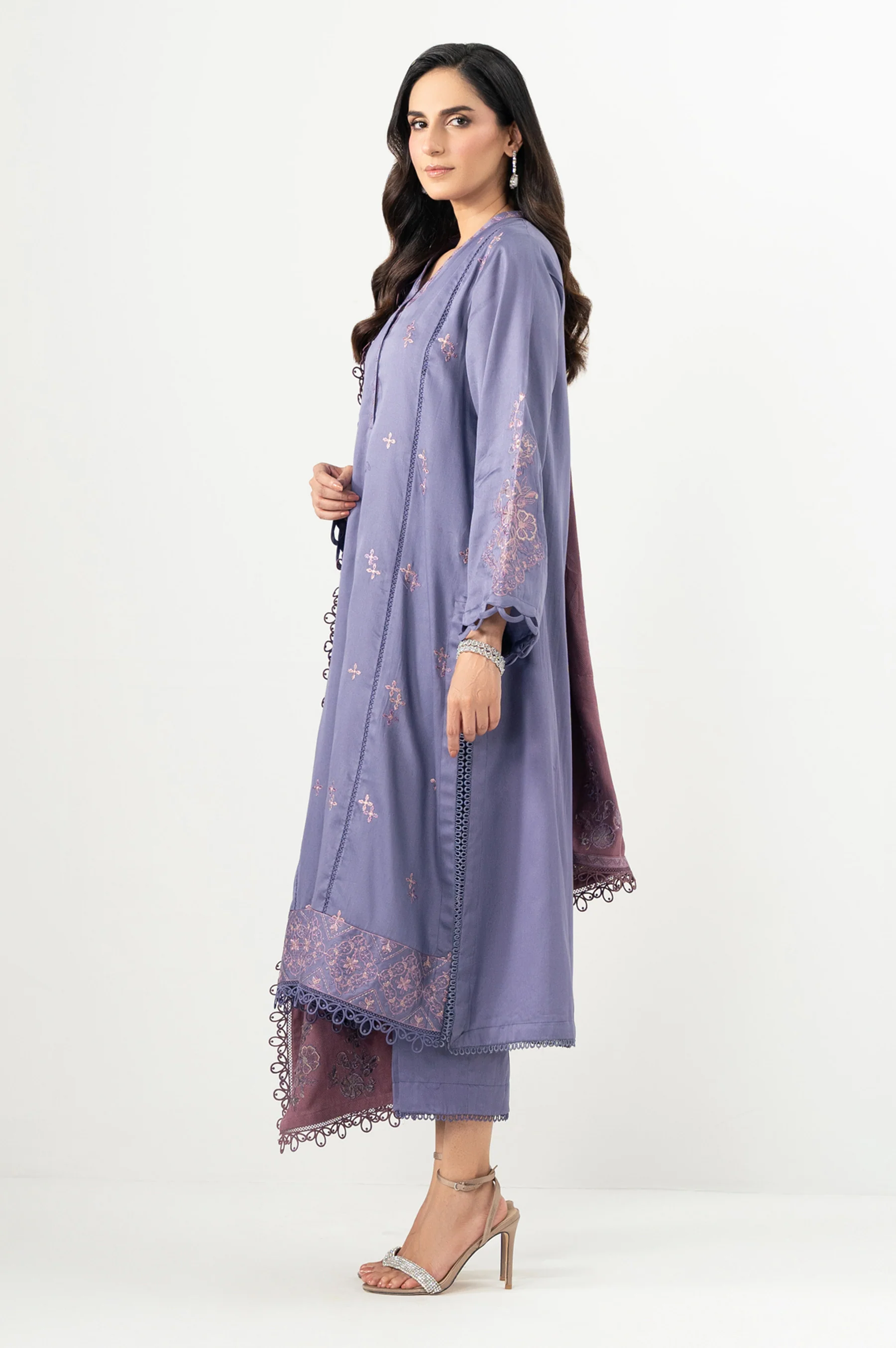 UNSTITCHED EMBROIDERED SUIT - Image 5