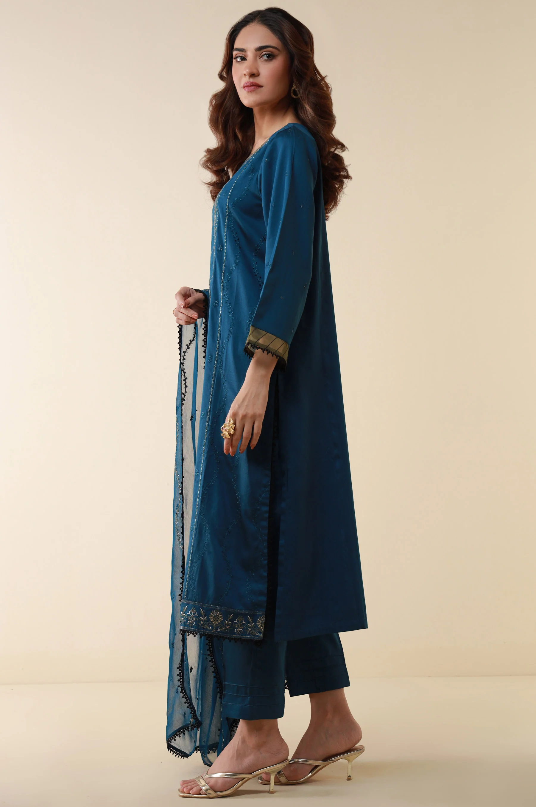 Unstitched 3 Piece Embroidered Organza Suit - Image 3