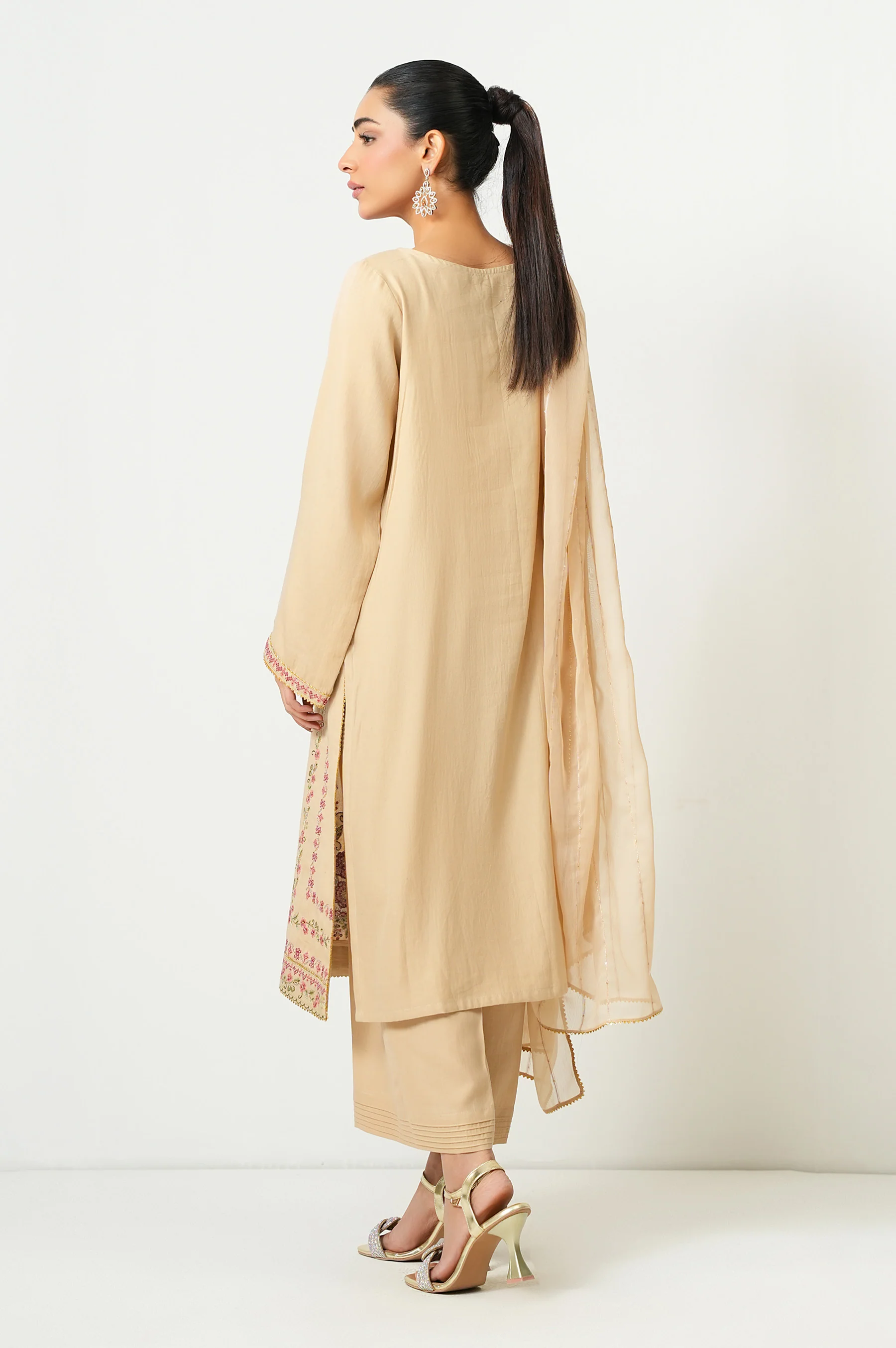 UNSTITCHED EMBROIDERED SUIT - Image 5