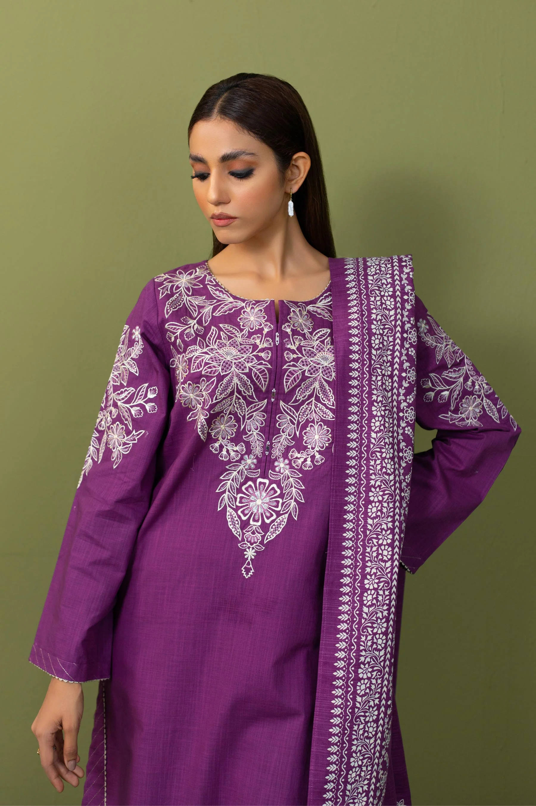 Unstitched 3 Piece Embroidered Front-Back Slub Suit - Image 4