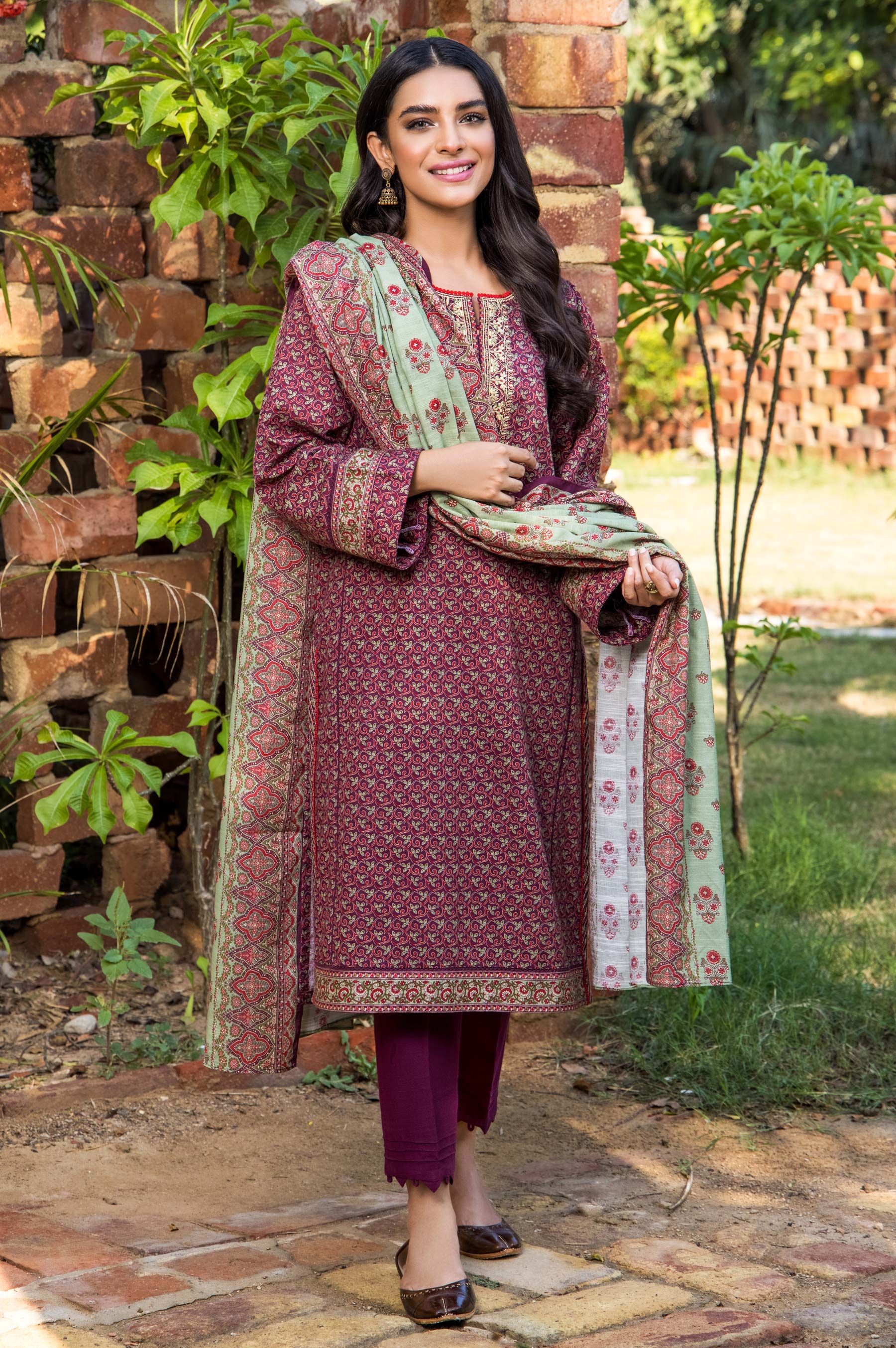 Unstitched 3 Piece Embroidered Khaddar Suit