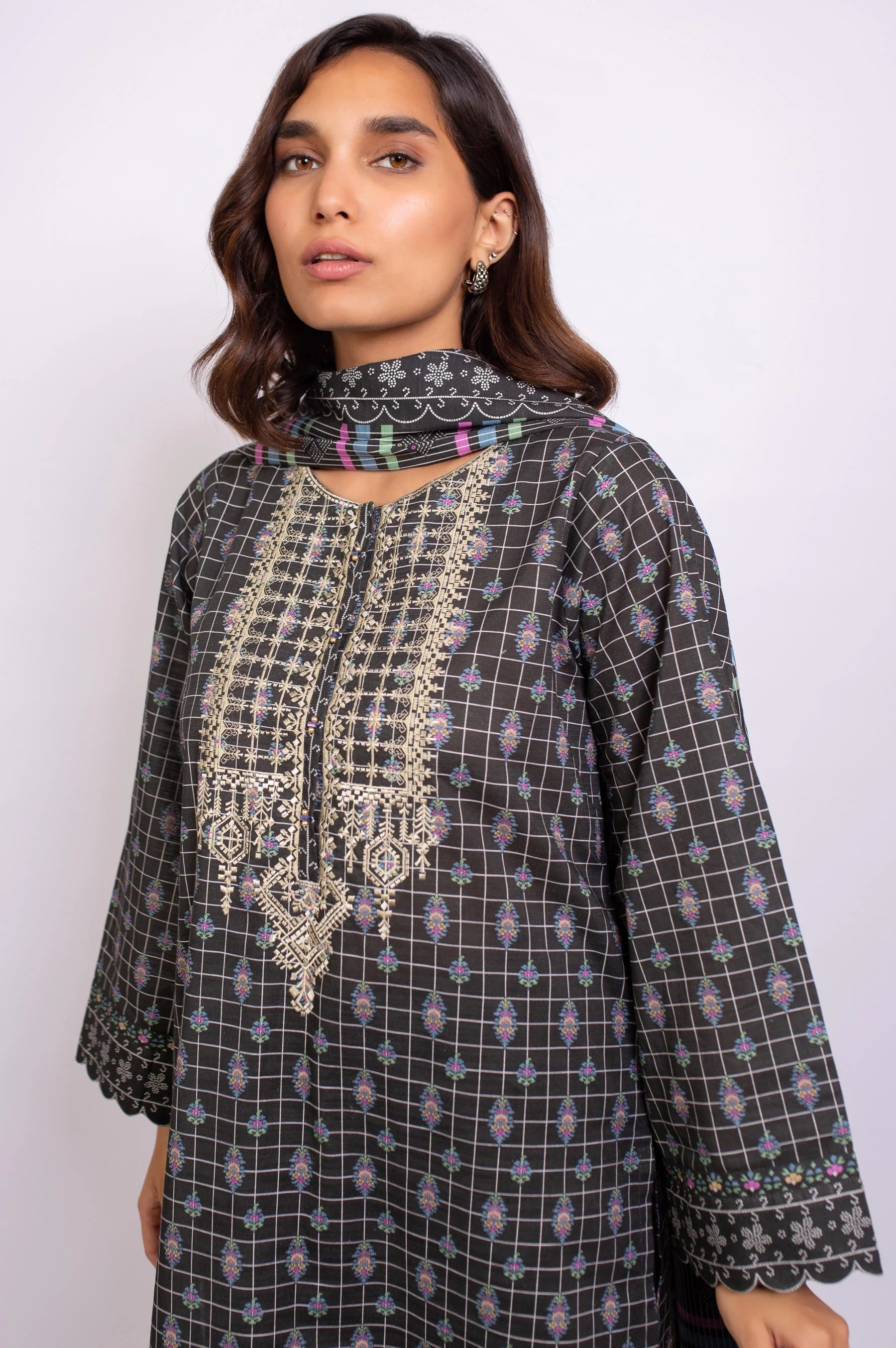 Unstitched 3 Piece Embroidered Khaddar Suit