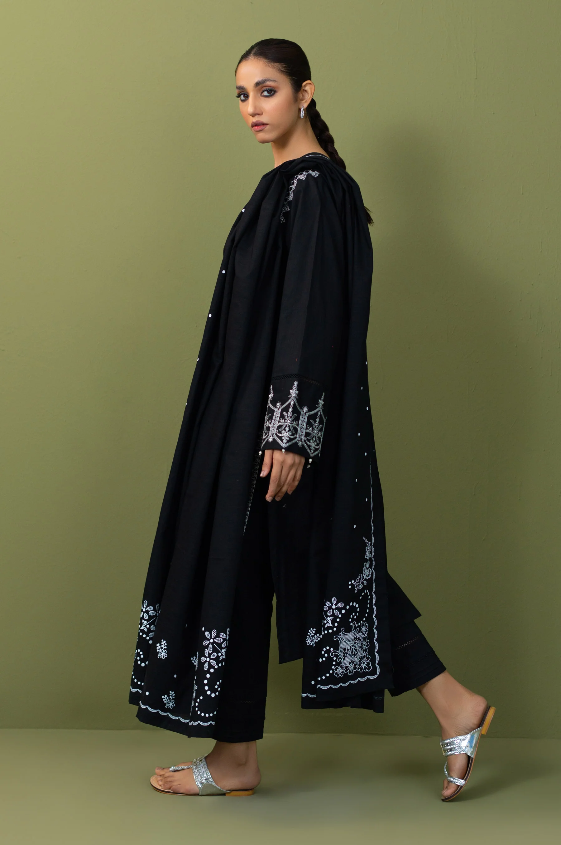 Unstitched 3 Piece Embroidered Khaddar Suit - Image 3