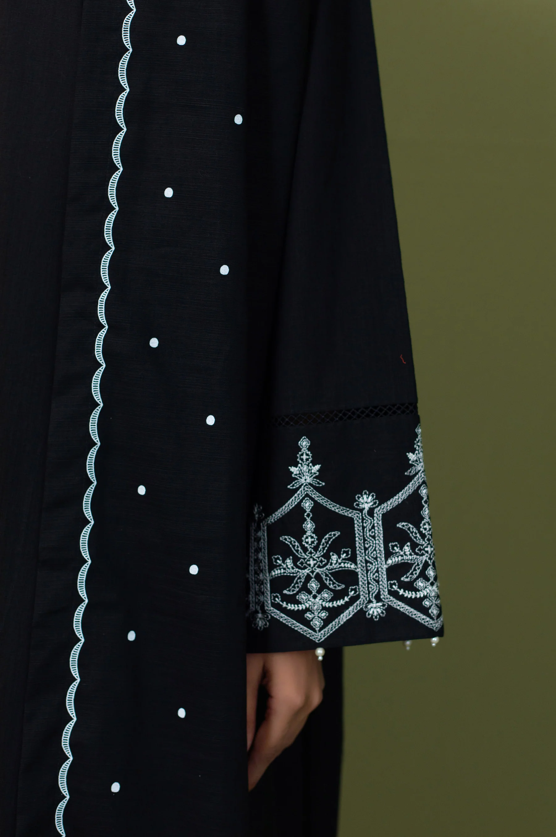 Unstitched 3 Piece Embroidered Khaddar Suit - Image 6