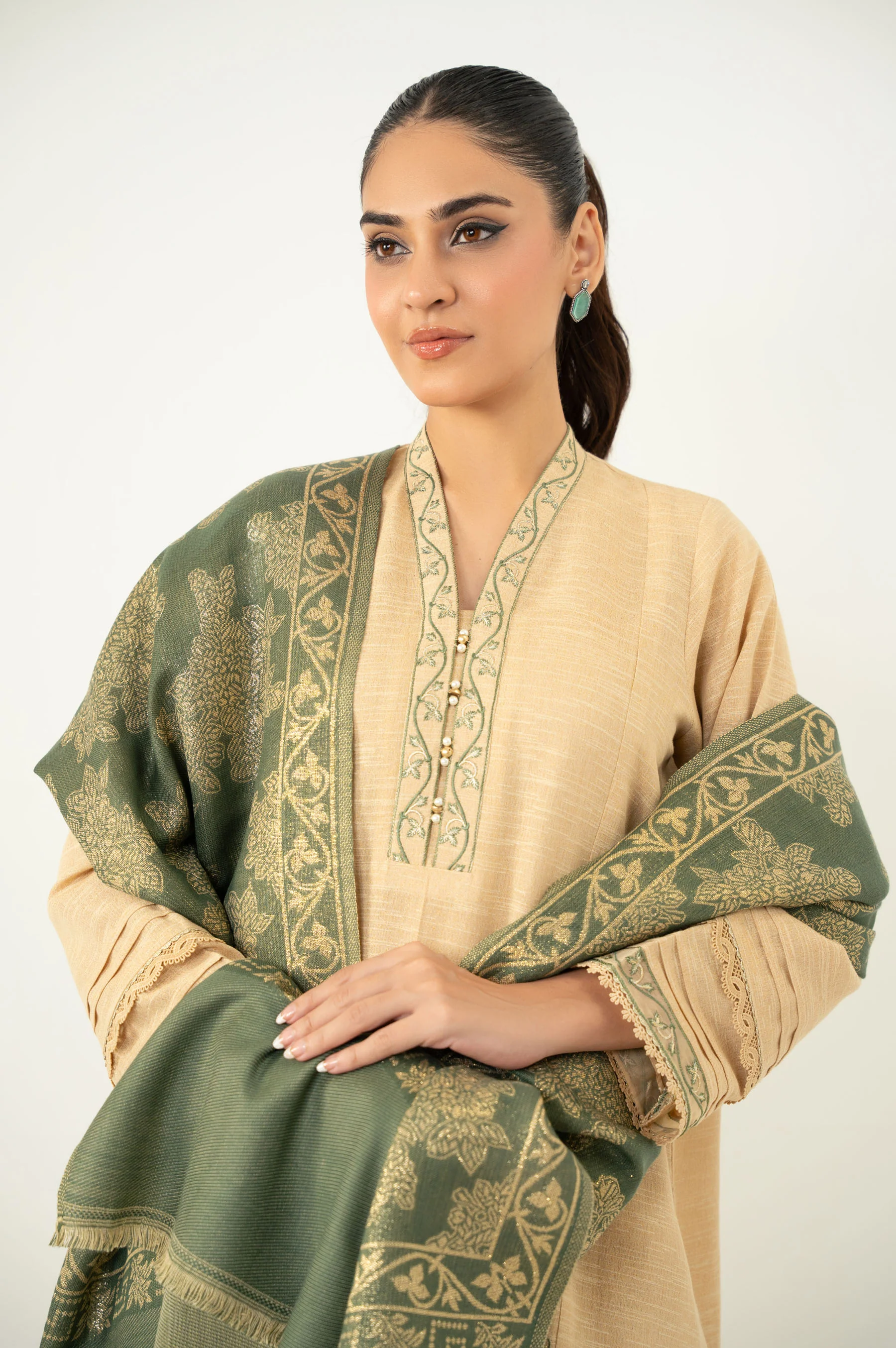 UNSTITCHED 3 PIECE EMBROIDERED SUIT - Image 4