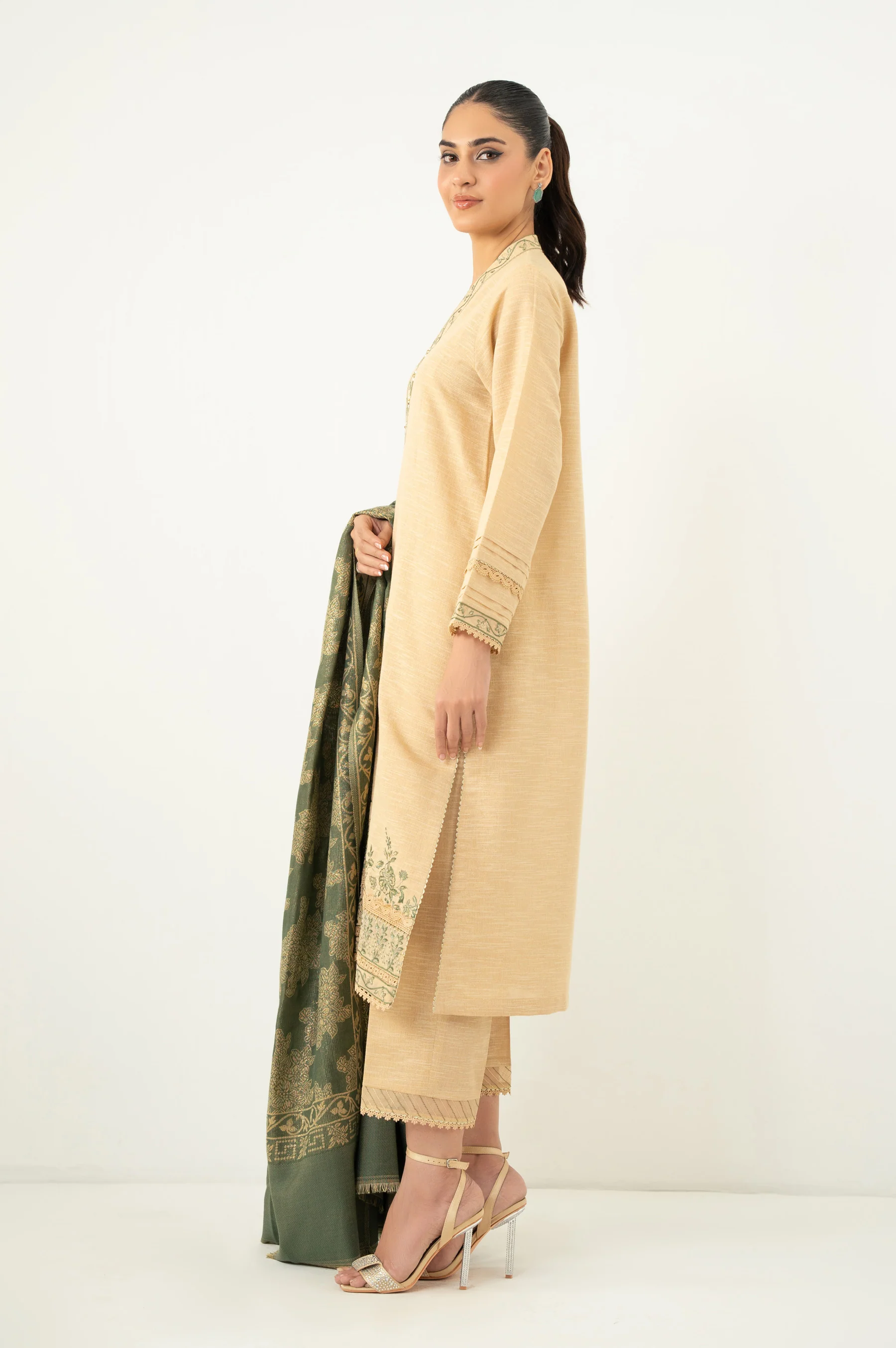 UNSTITCHED 3 PIECE EMBROIDERED SUIT - Image 5