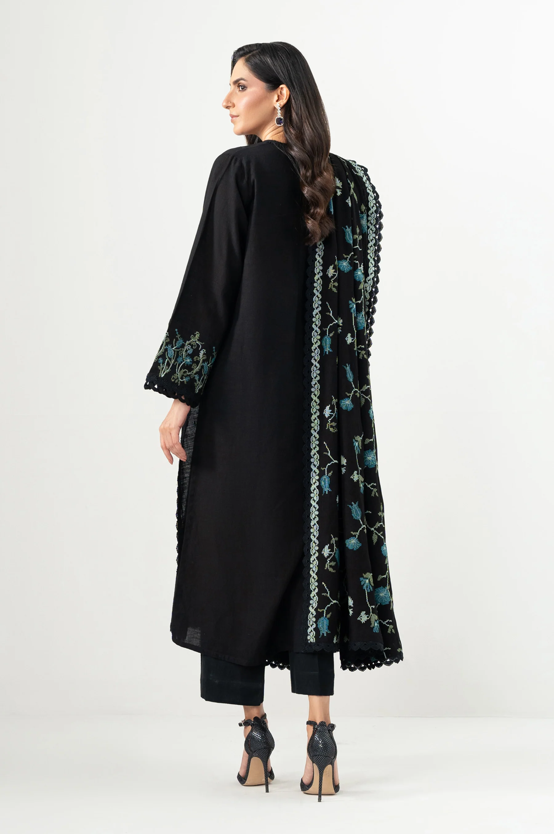 Unstitched 3 Piece Embroidered Khaddar Suit - Image 4