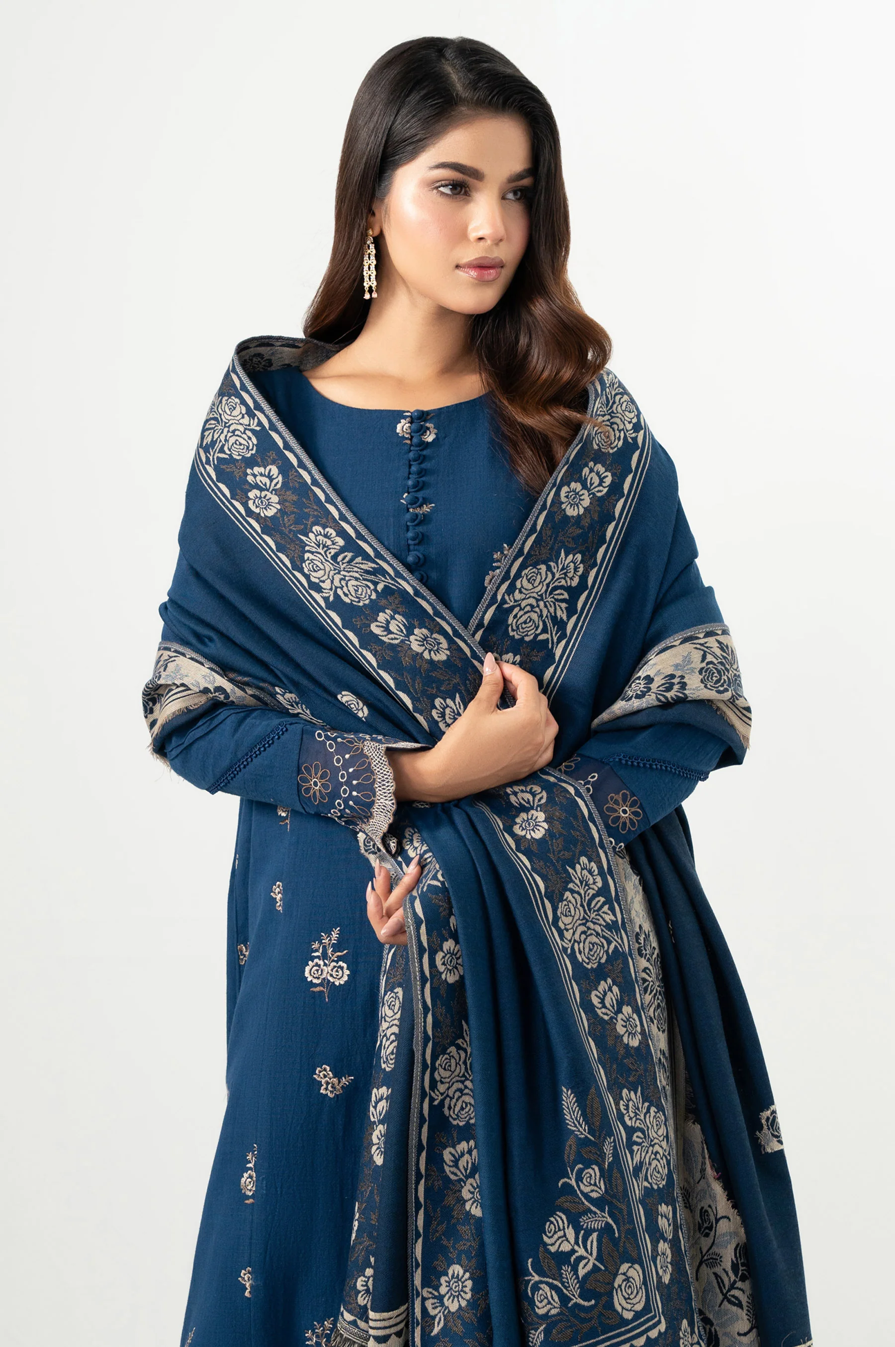 UNSTITCHED EMBROIDERED SUIT - Image 5