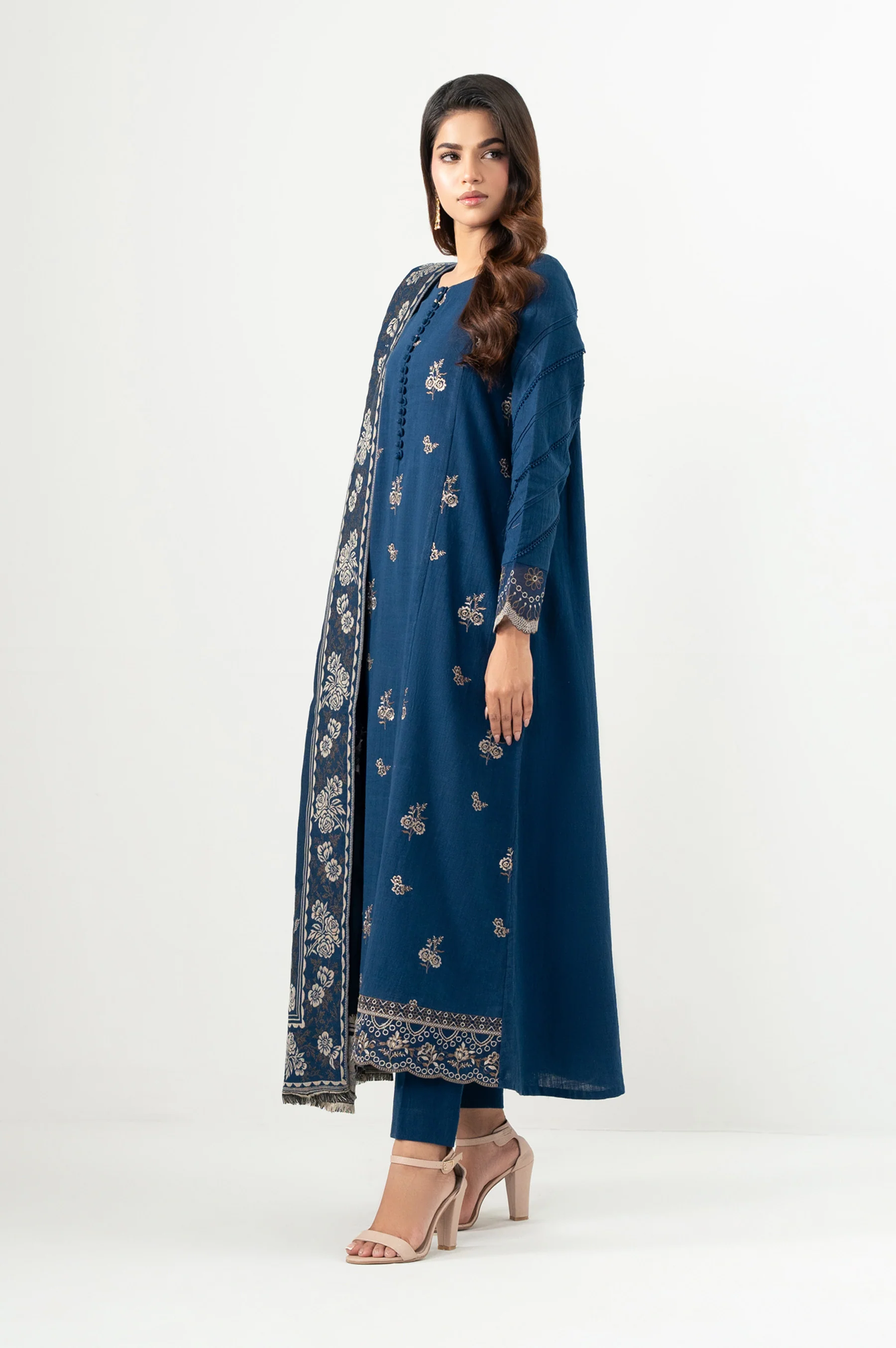 UNSTITCHED EMBROIDERED SUIT - Image 6