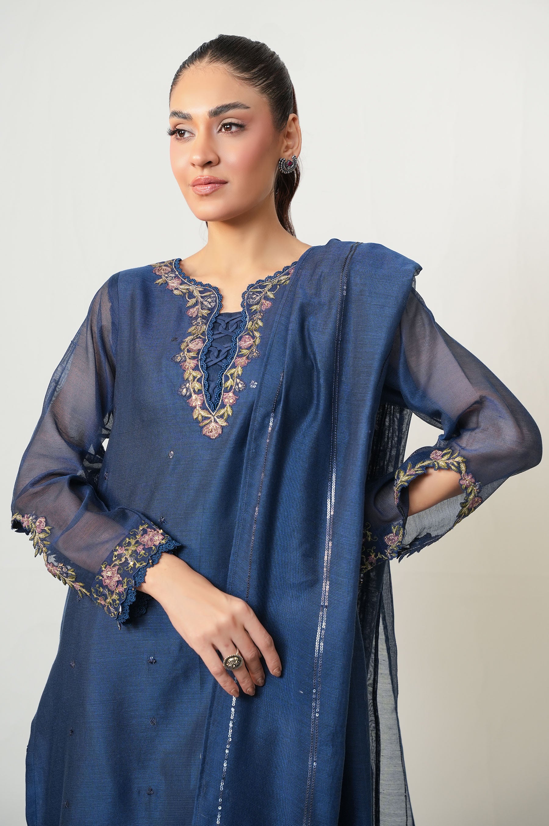 UNSTITCHED EMBROIDERED SUIT - Image 2