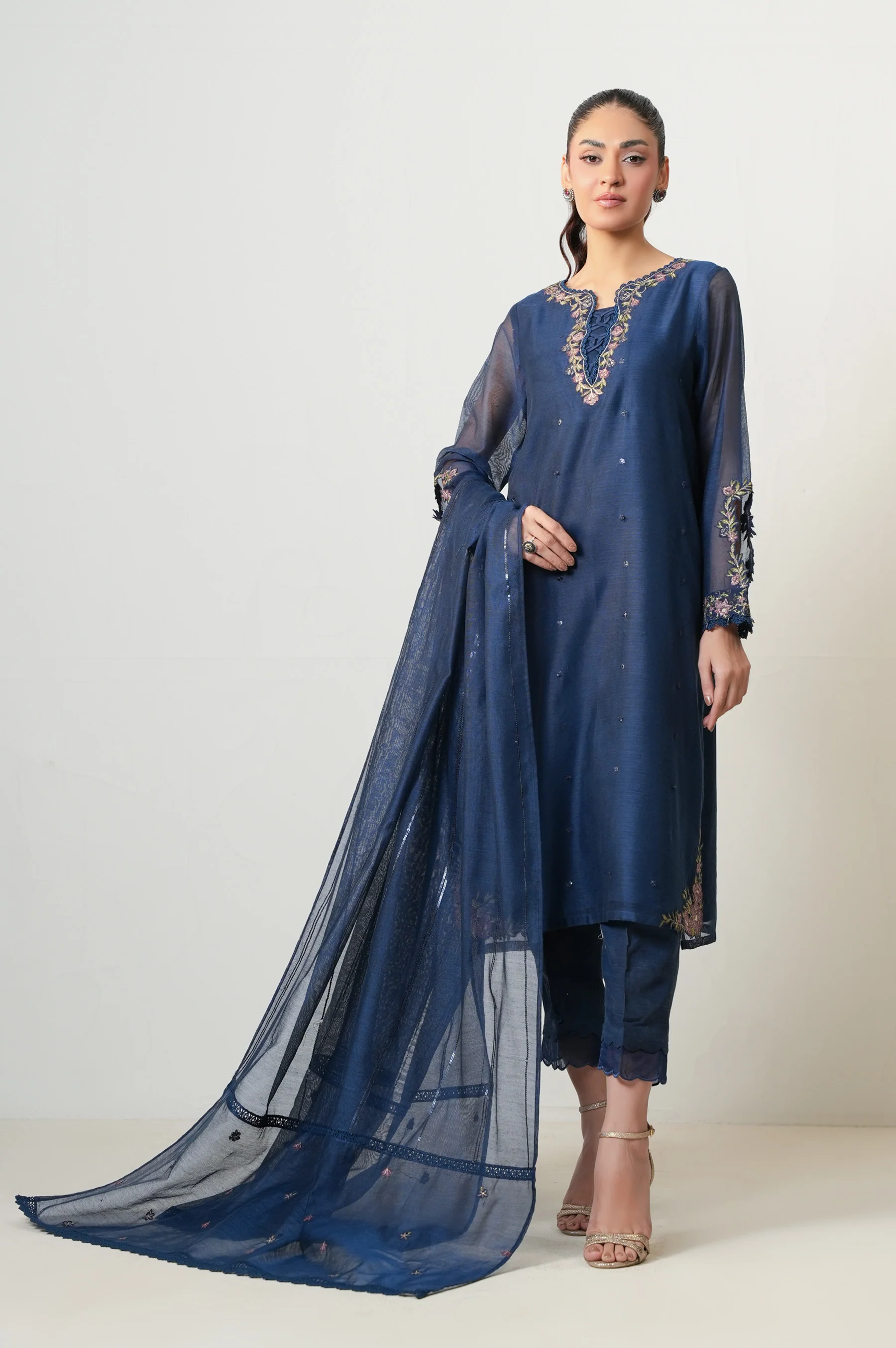 UNSTITCHED EMBROIDERED SUIT - Image 3