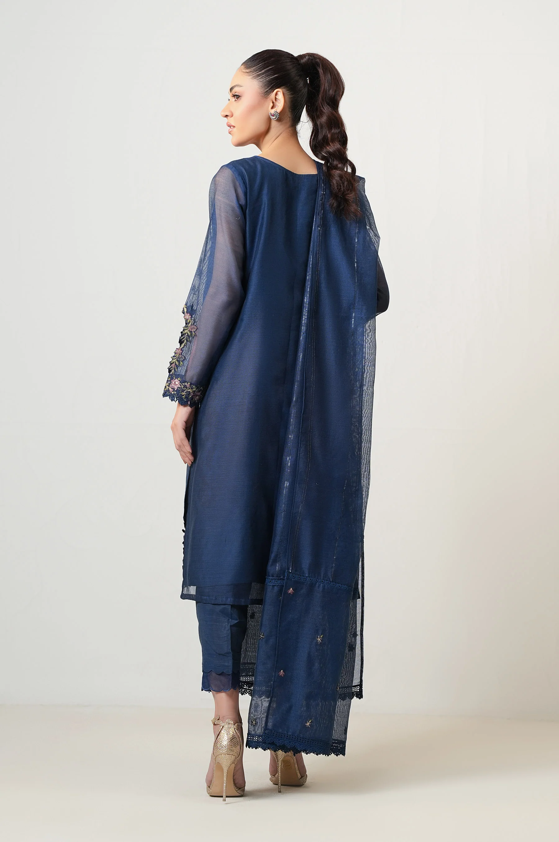 UNSTITCHED EMBROIDERED SUIT - Image 6