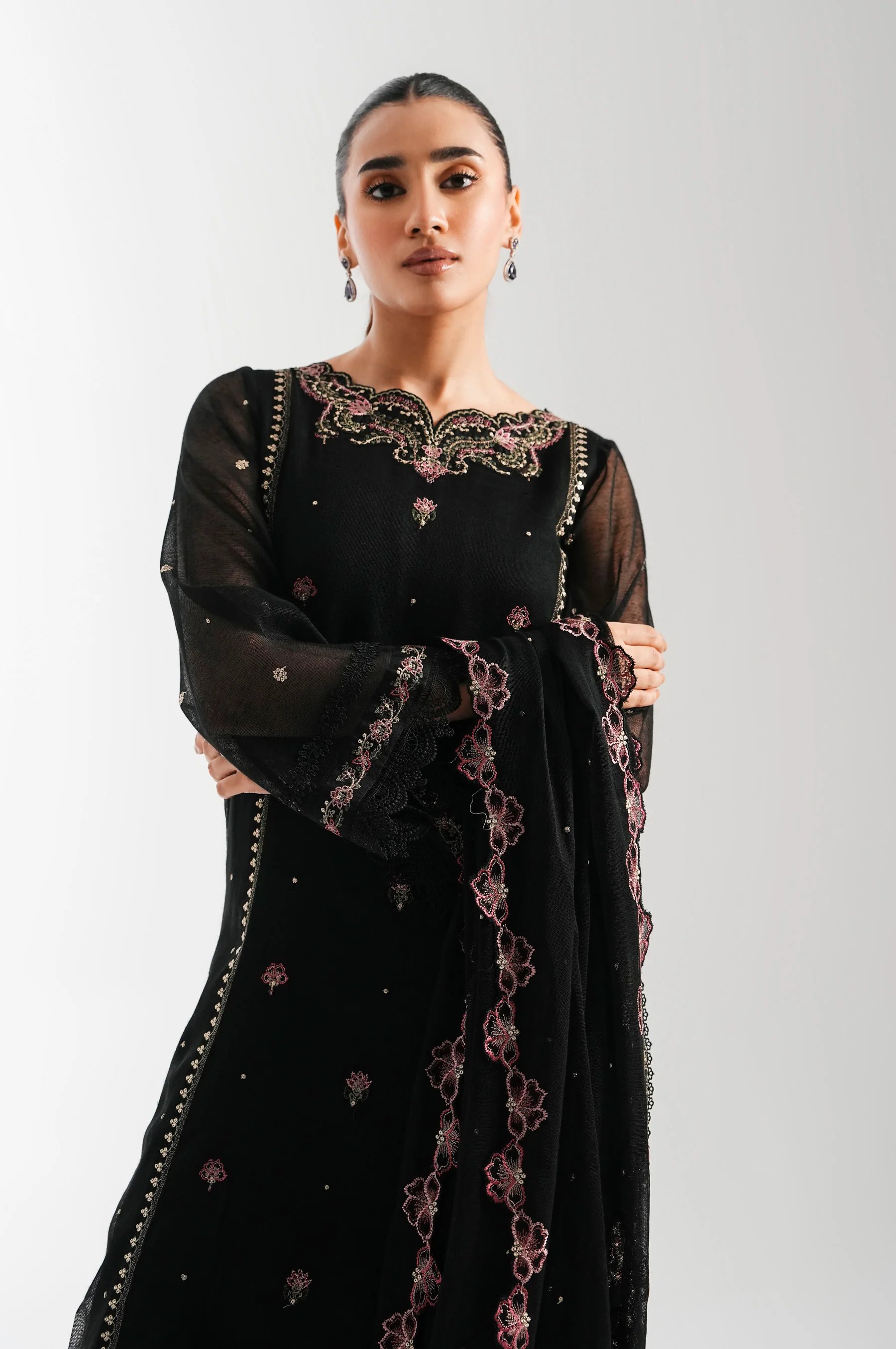 UNSTITCHED EMBROIDERED SUIT - Image 4