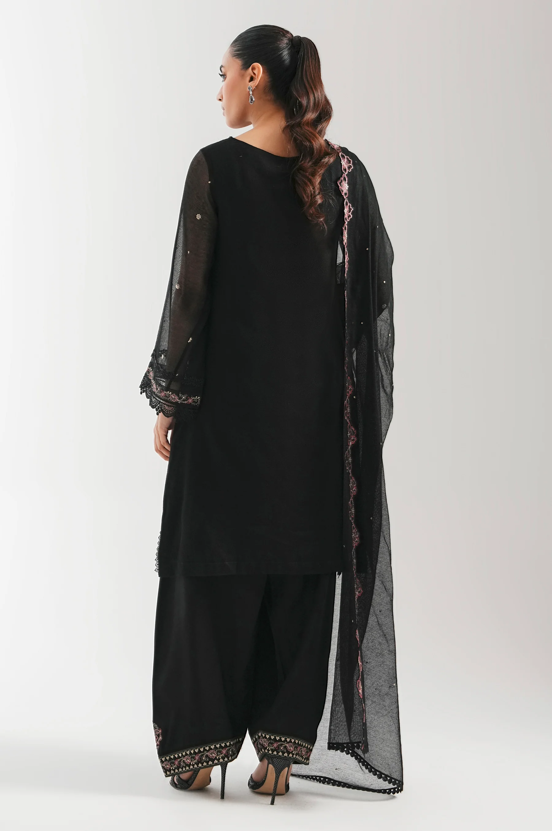 UNSTITCHED EMBROIDERED SUIT - Image 5