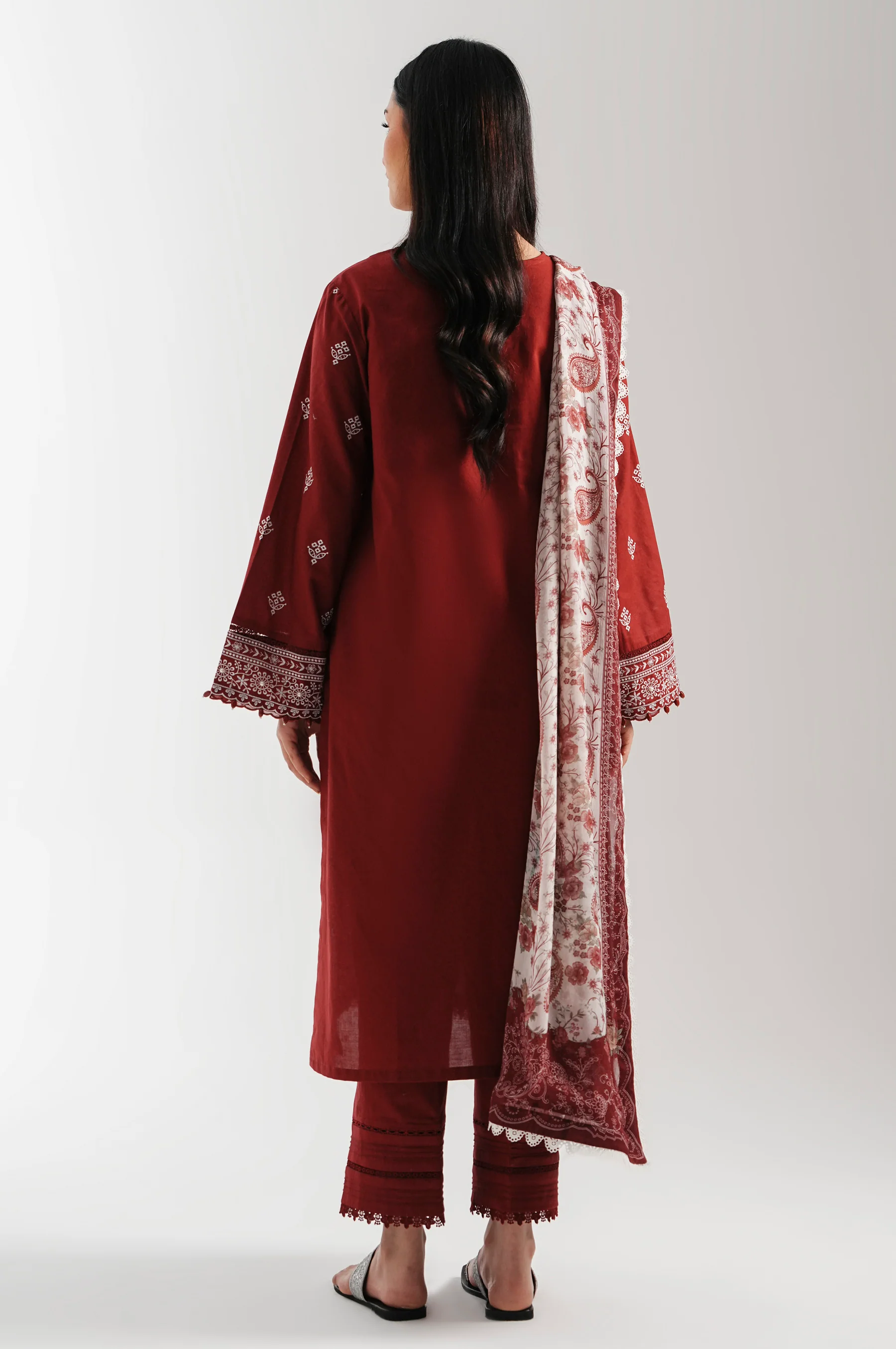 UNSTITCHED EMBROIDERED SUIT - Image 5