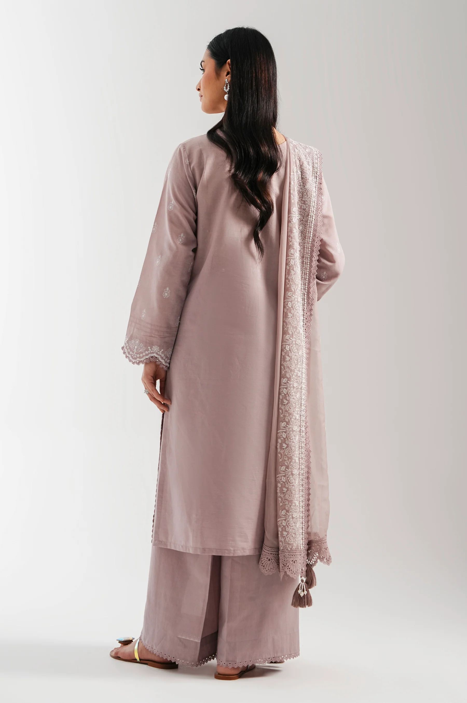 UNSTITCHED EMBROIDERED SUIT - Image 4