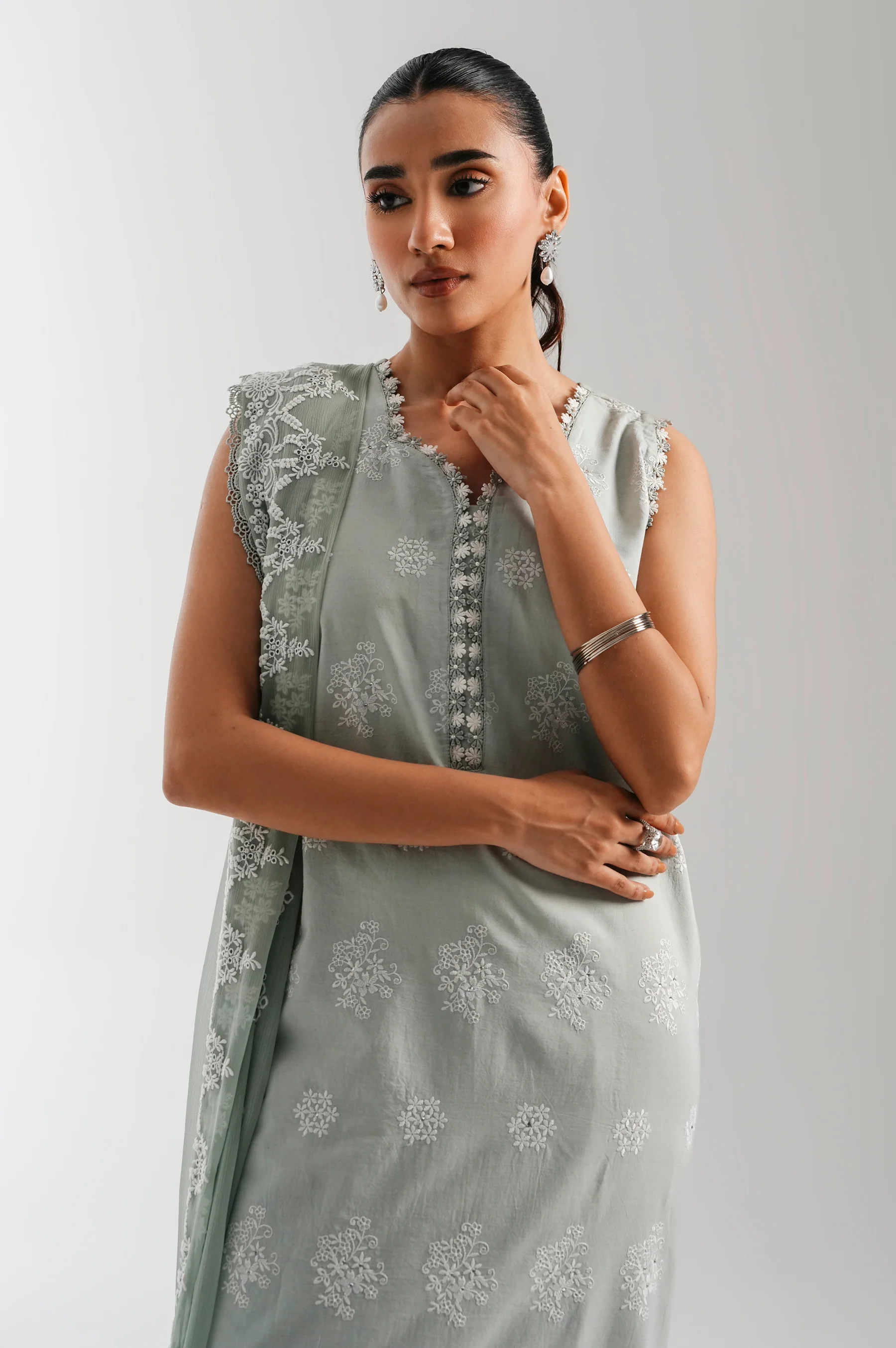 UNSTITCHED EMBROIDERED SUIT - Image 2