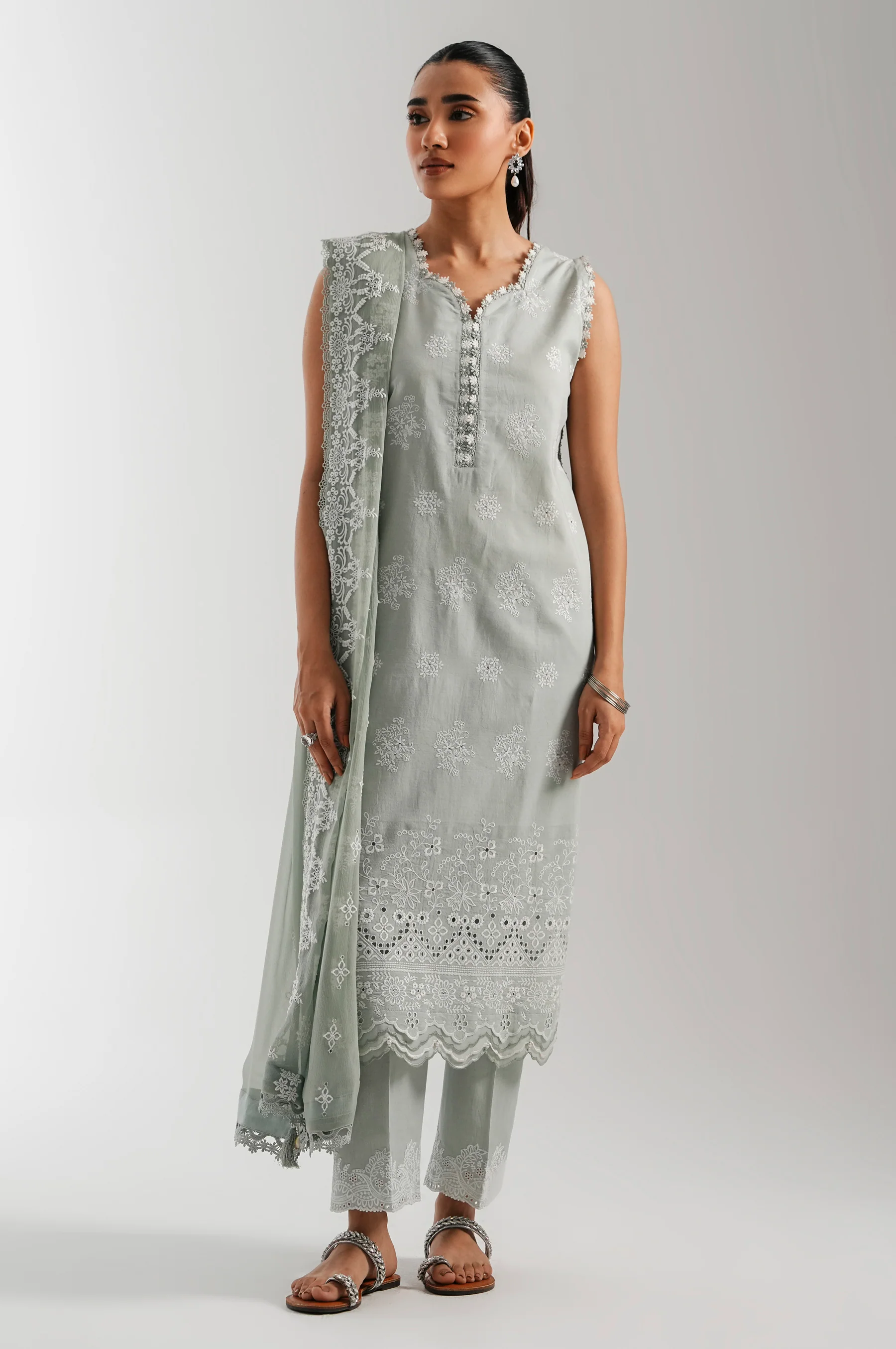 UNSTITCHED EMBROIDERED SUIT - Image 3
