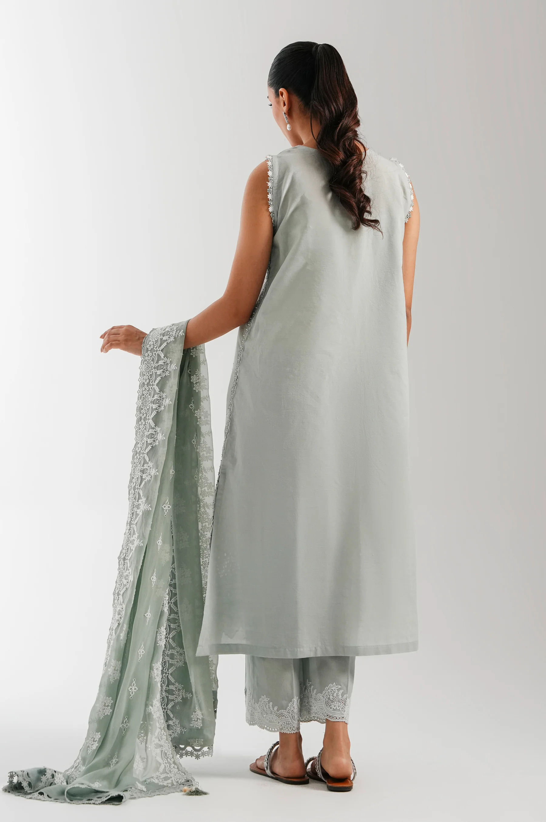 UNSTITCHED EMBROIDERED SUIT - Image 5