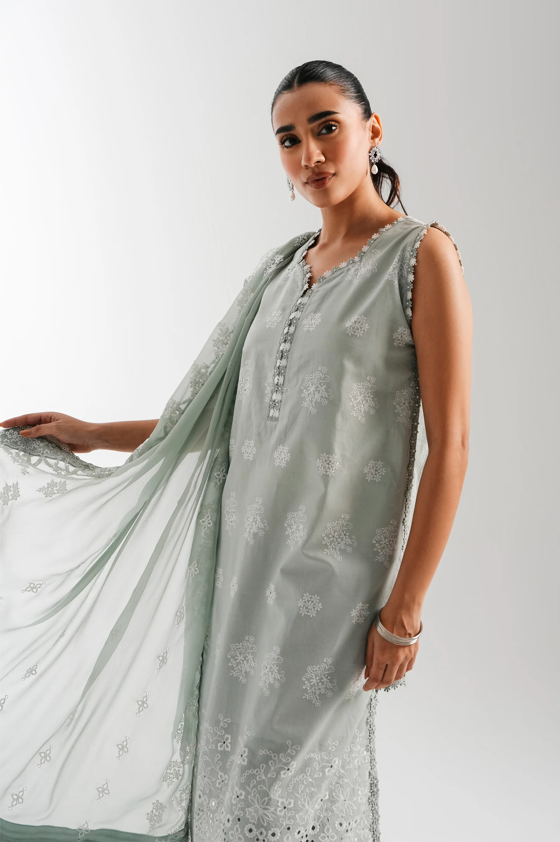 UNSTITCHED EMBROIDERED SUIT - Image 6
