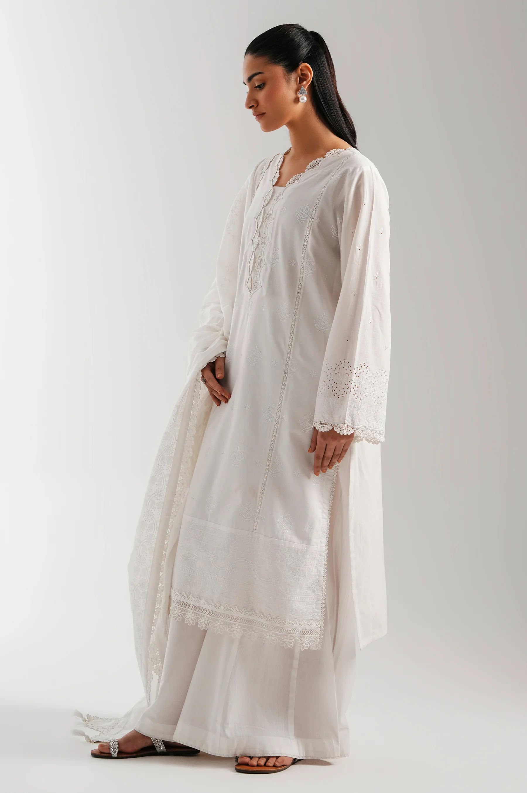 UNSTITCHED EMBROIDERED SUIT - Image 3