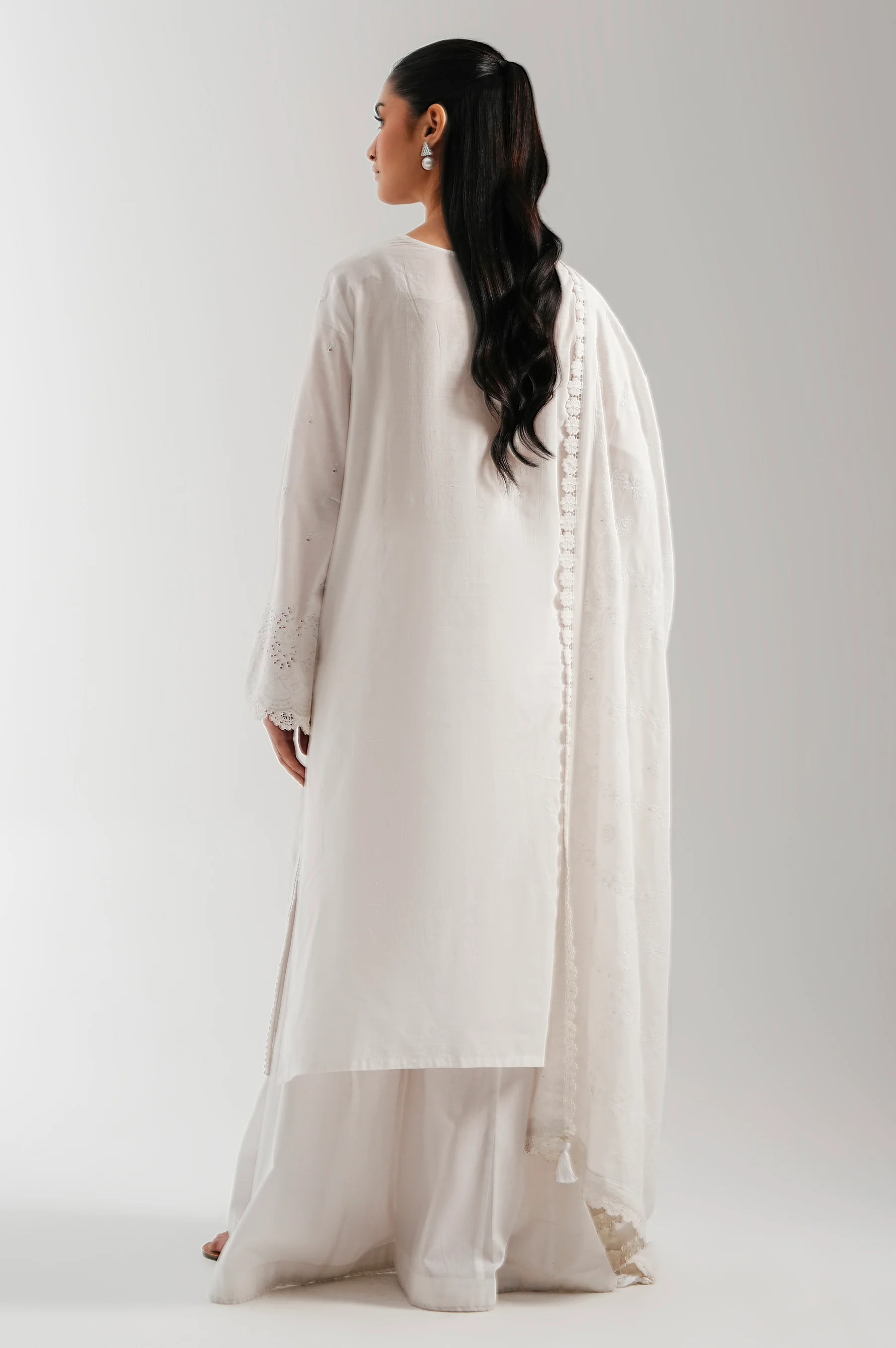 UNSTITCHED EMBROIDERED SUIT - Image 4