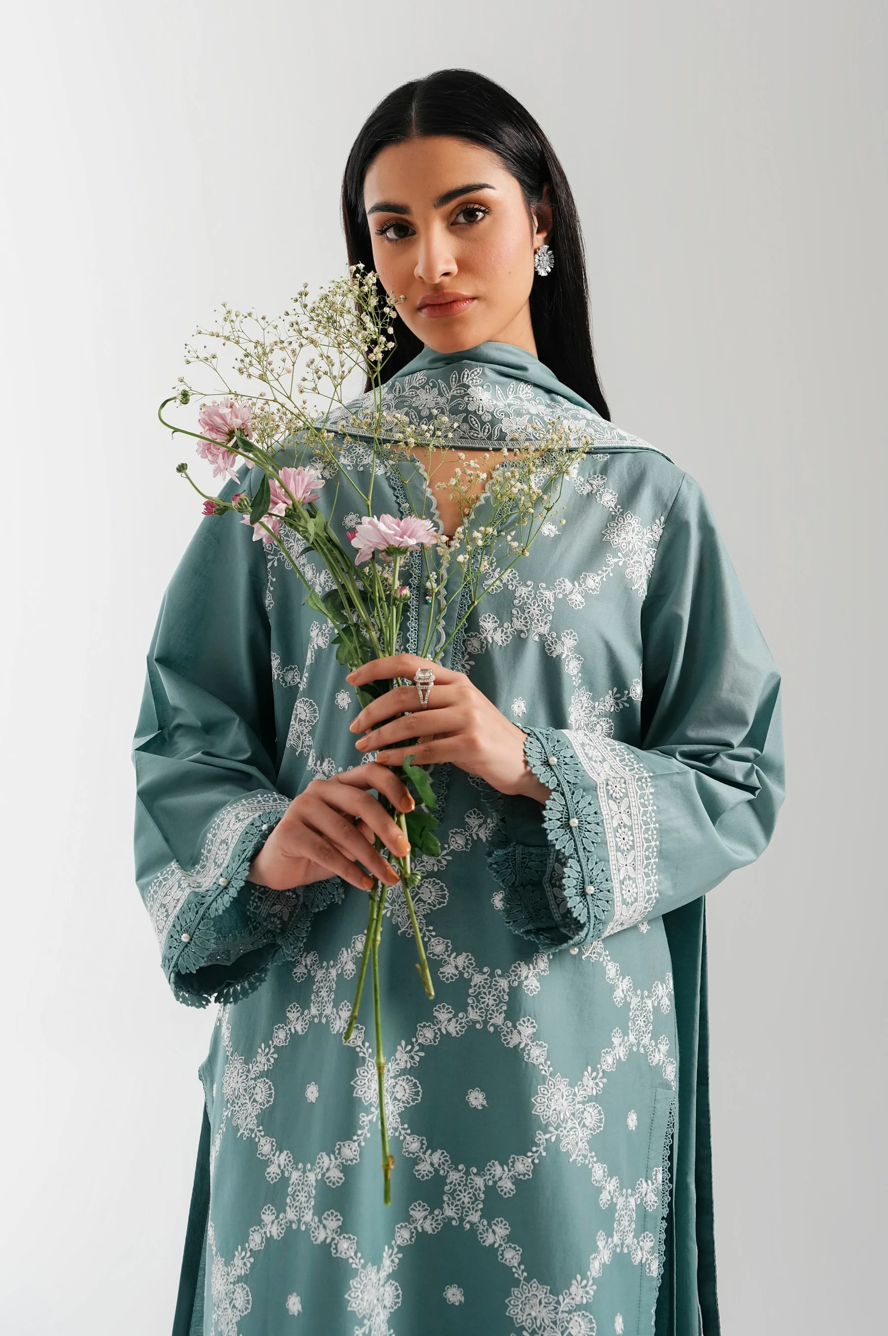 UNSTITCHED EMBROIDERED SUIT - Image 3
