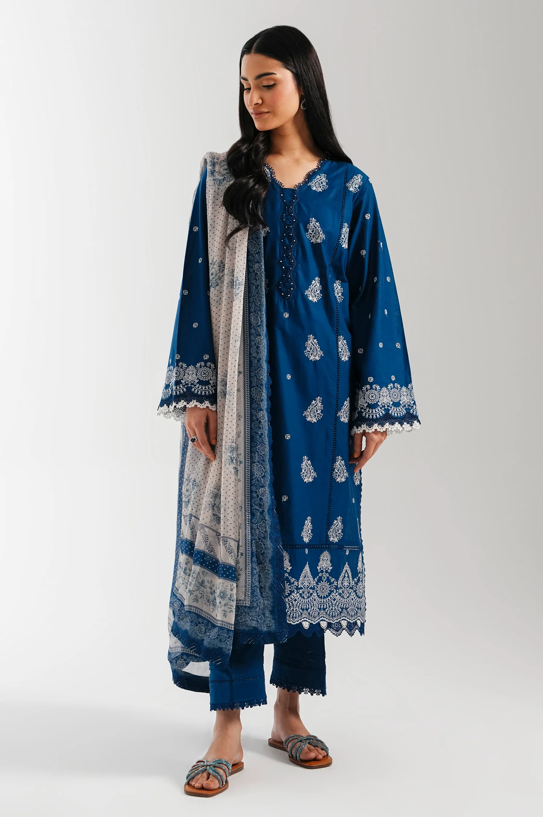 UNSTITCHED EMBROIDERED SUIT - Image 6