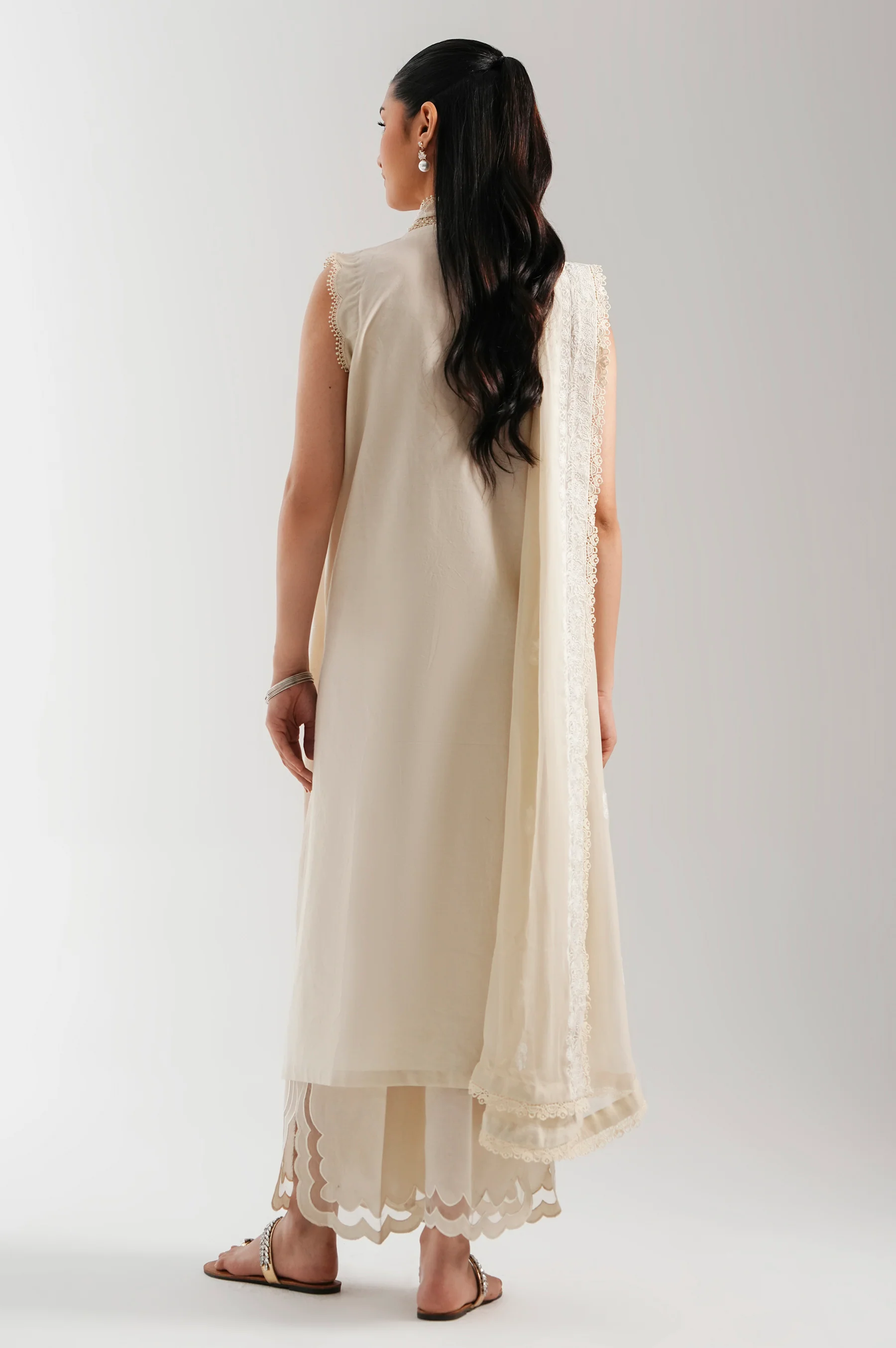 UNSTITCHED EMBROIDERED SUIT - Image 4