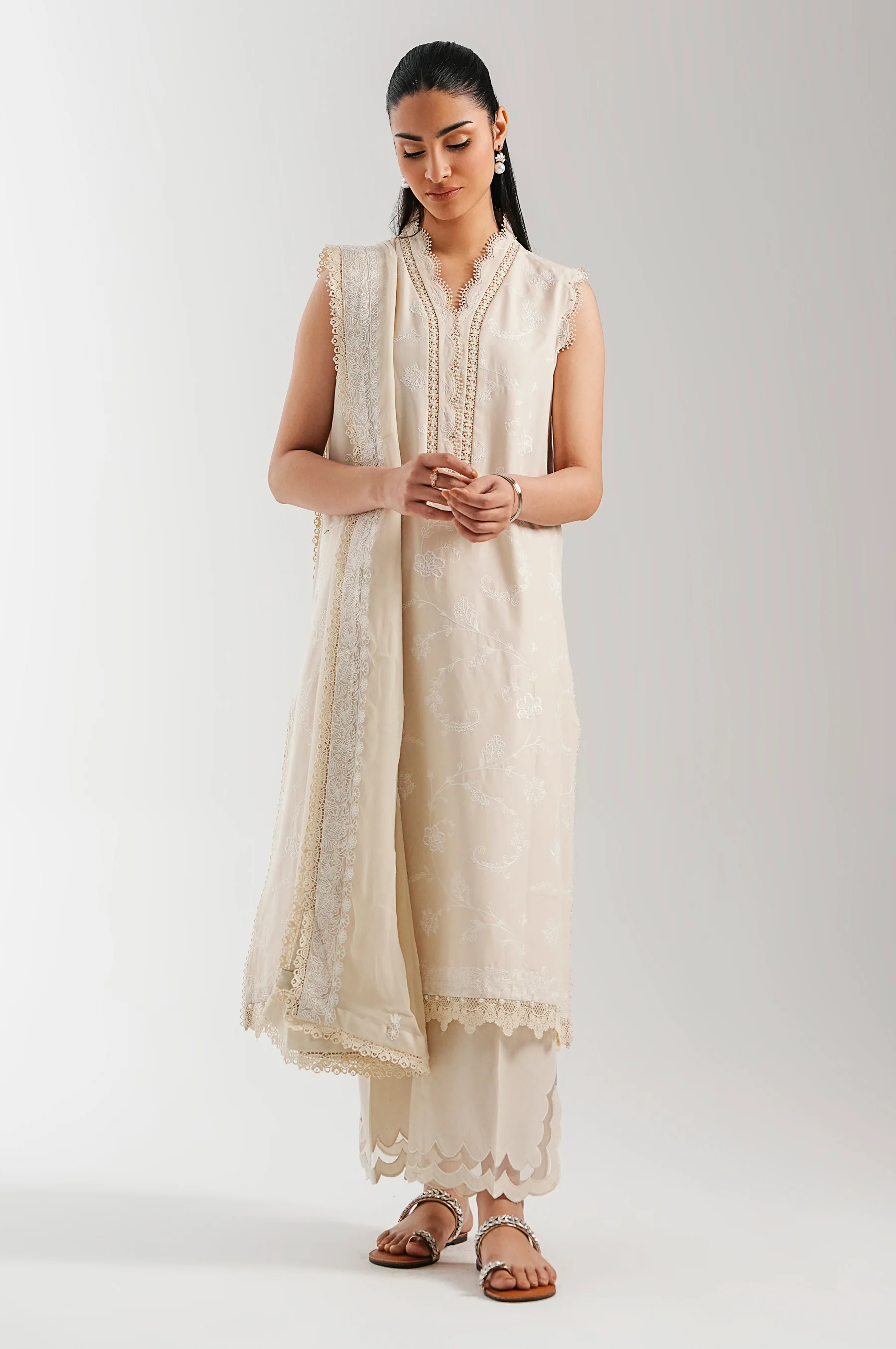 UNSTITCHED EMBROIDERED SUIT - Image 6