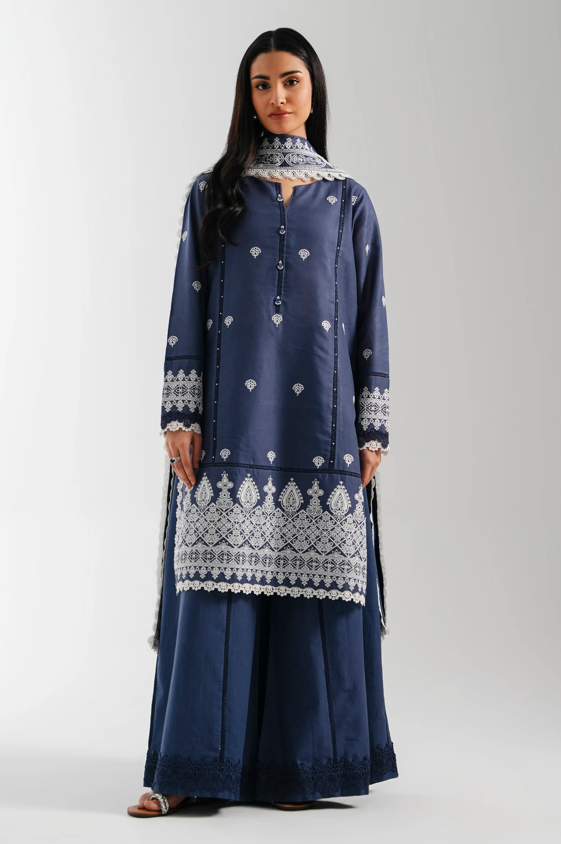 UNSTITCHED EMBROIDERED SUIT - Image 2