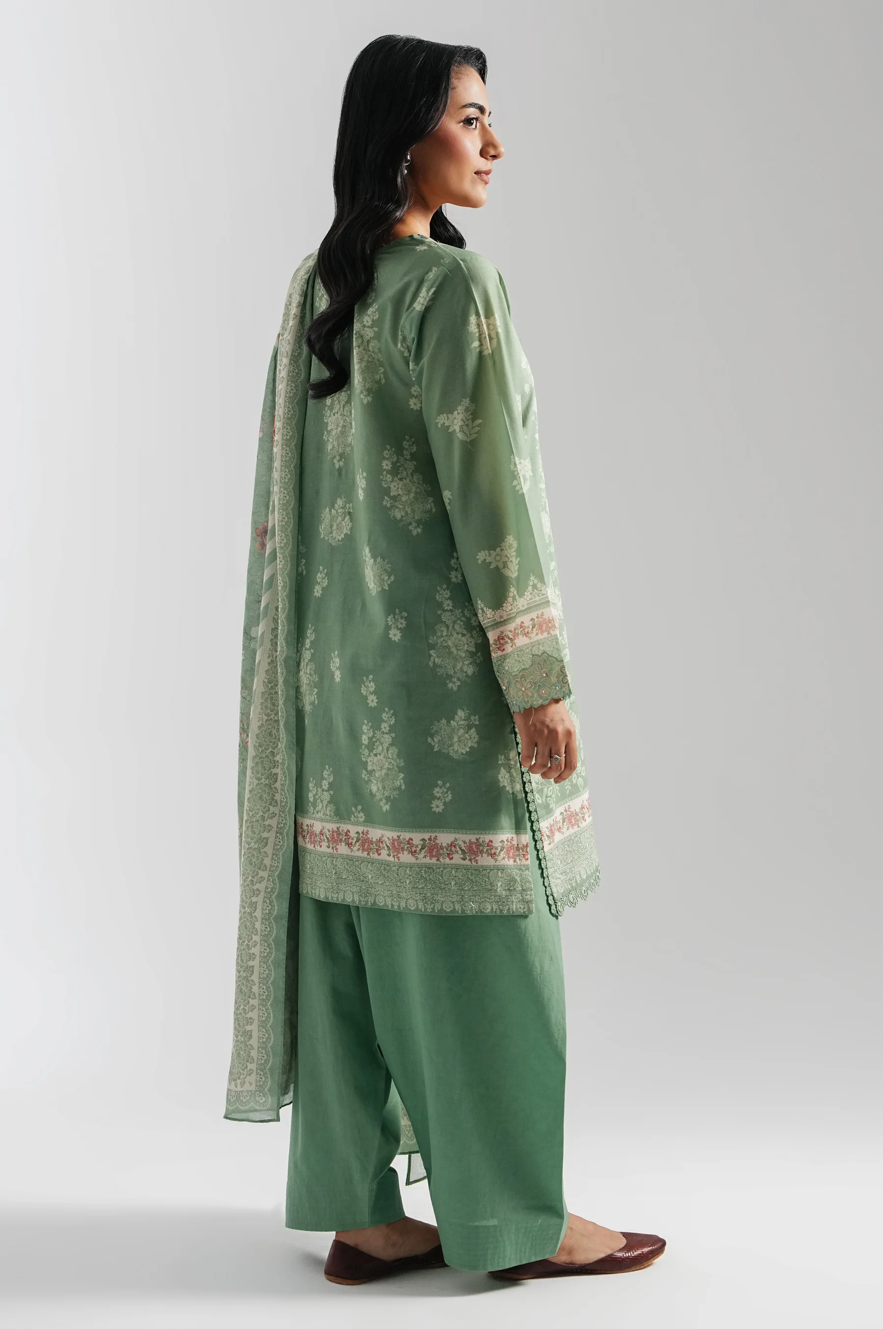 UNSTITCHED EMBROIDERED SUIT - Image 5