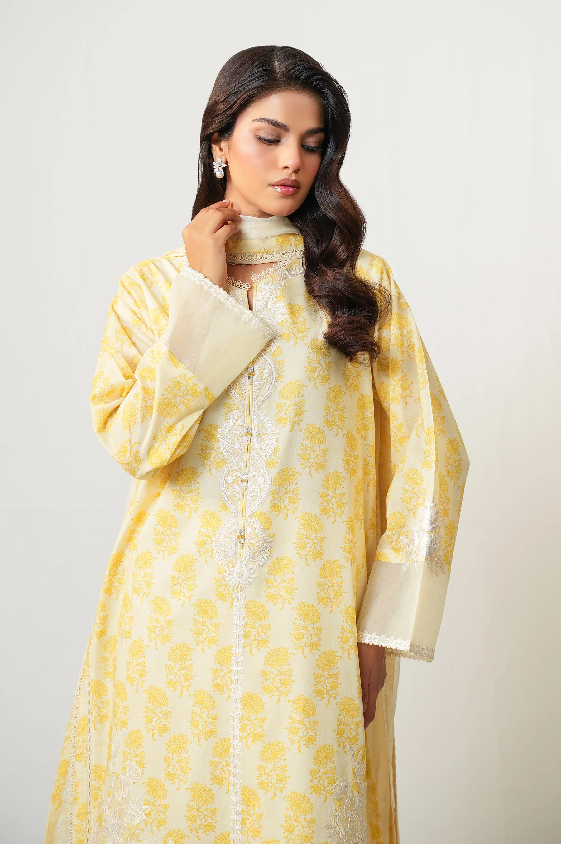 UNSTITCHED EMBROIDERED SUIT - Image 5