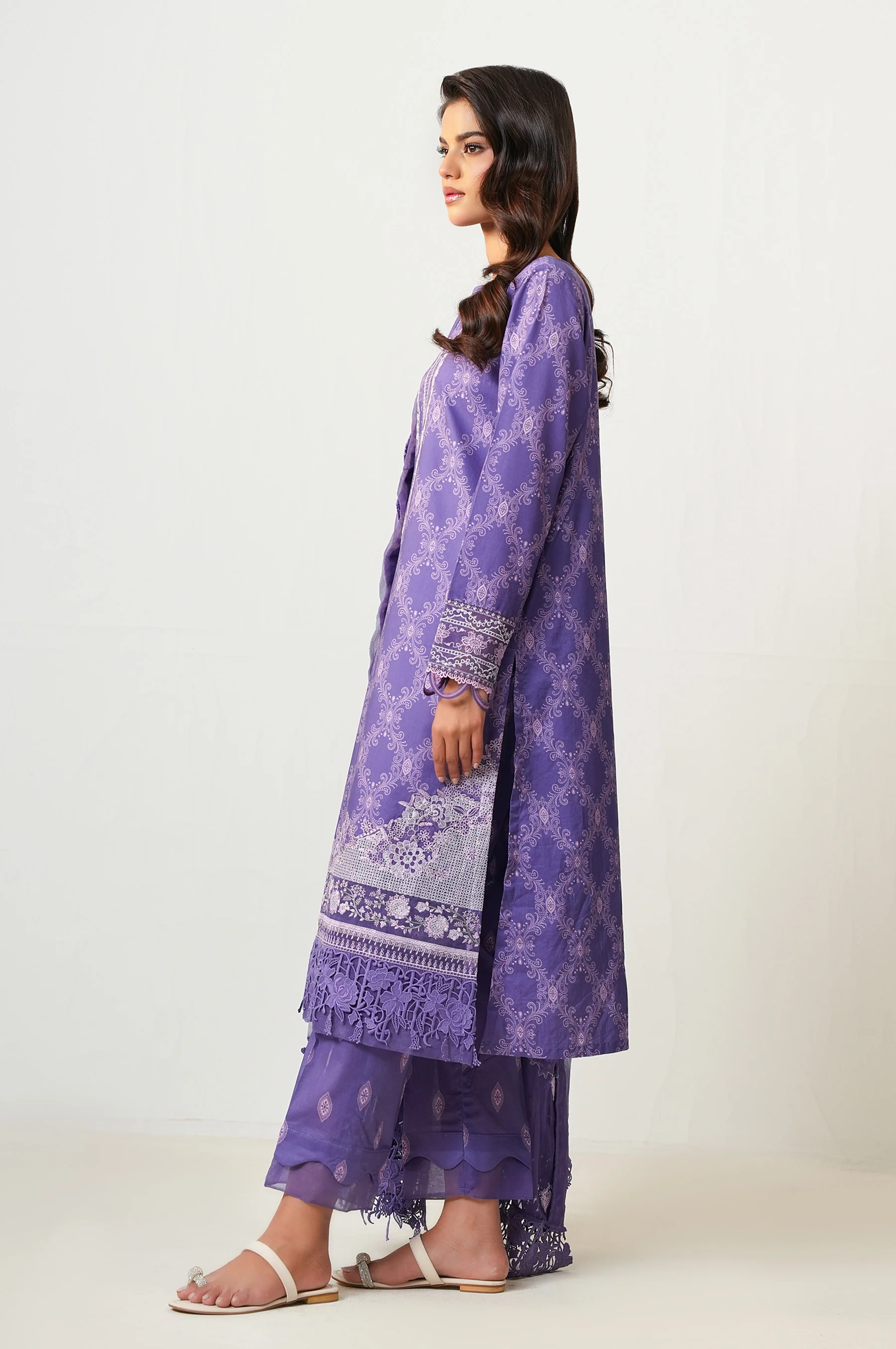 UNSTITCHED EMBROIDERED SUIT - Image 3