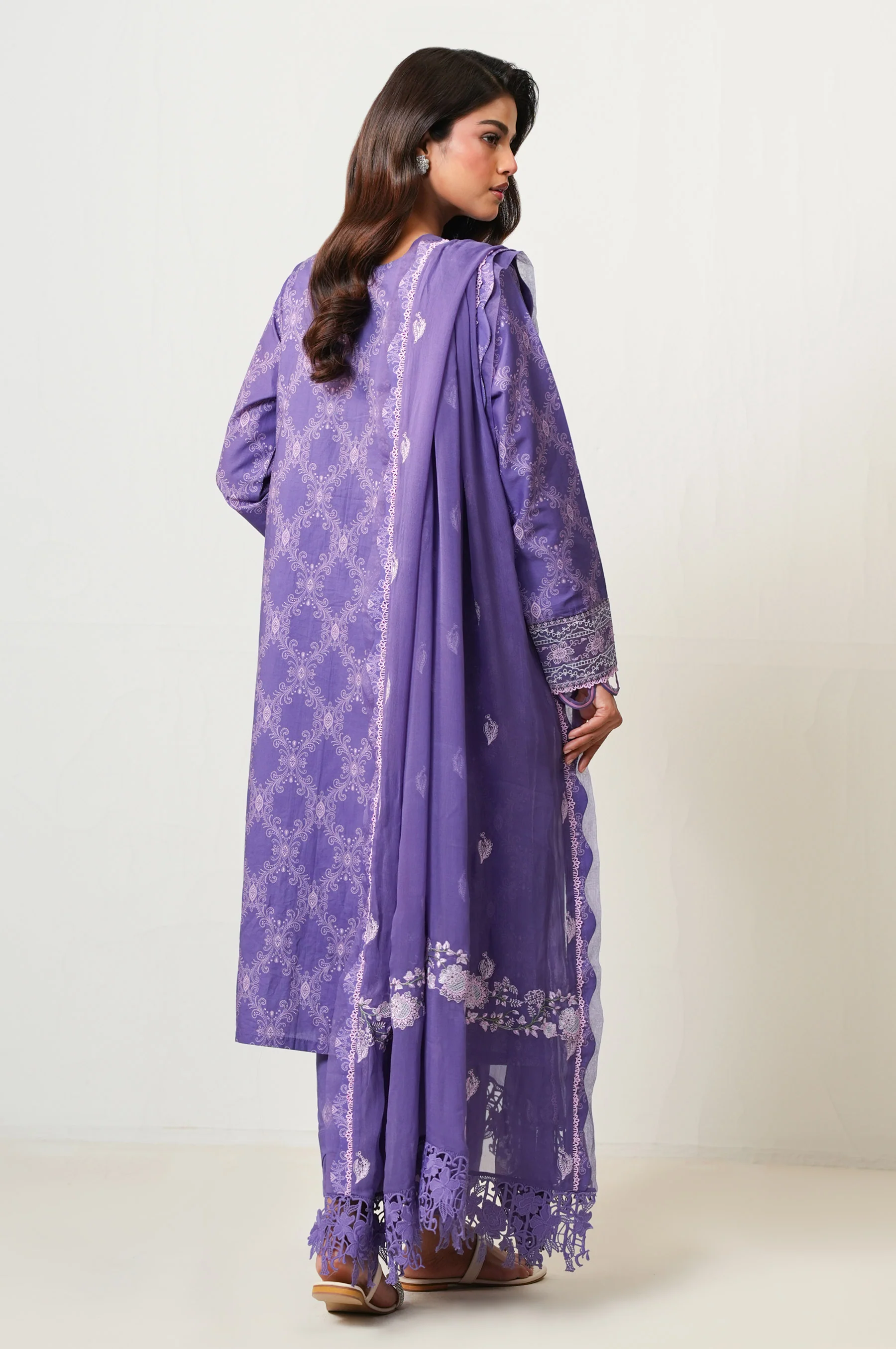UNSTITCHED EMBROIDERED SUIT - Image 4