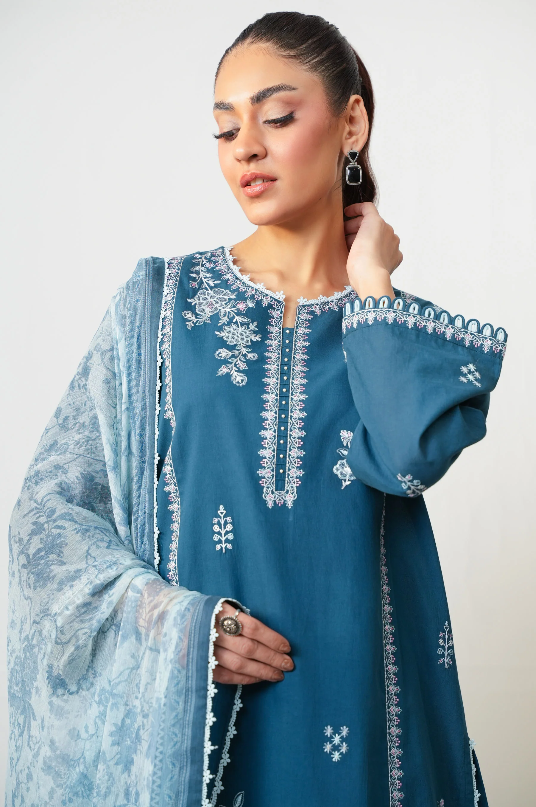Unstitched 3 Piece Embroidered Luxury Lawn Suit - Image 5