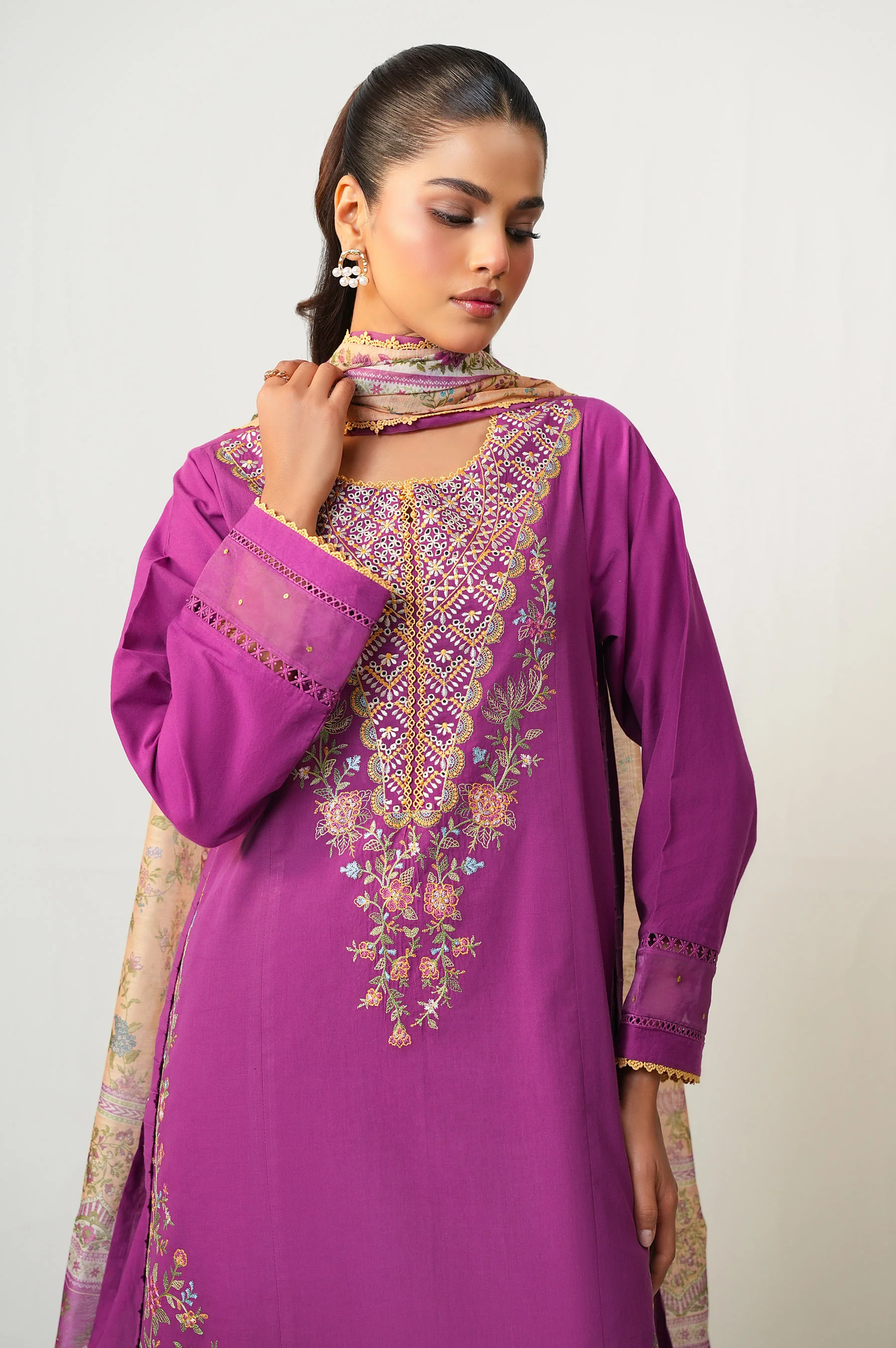 UNSTITCHED EMBROIDERED SUIT - Image 3
