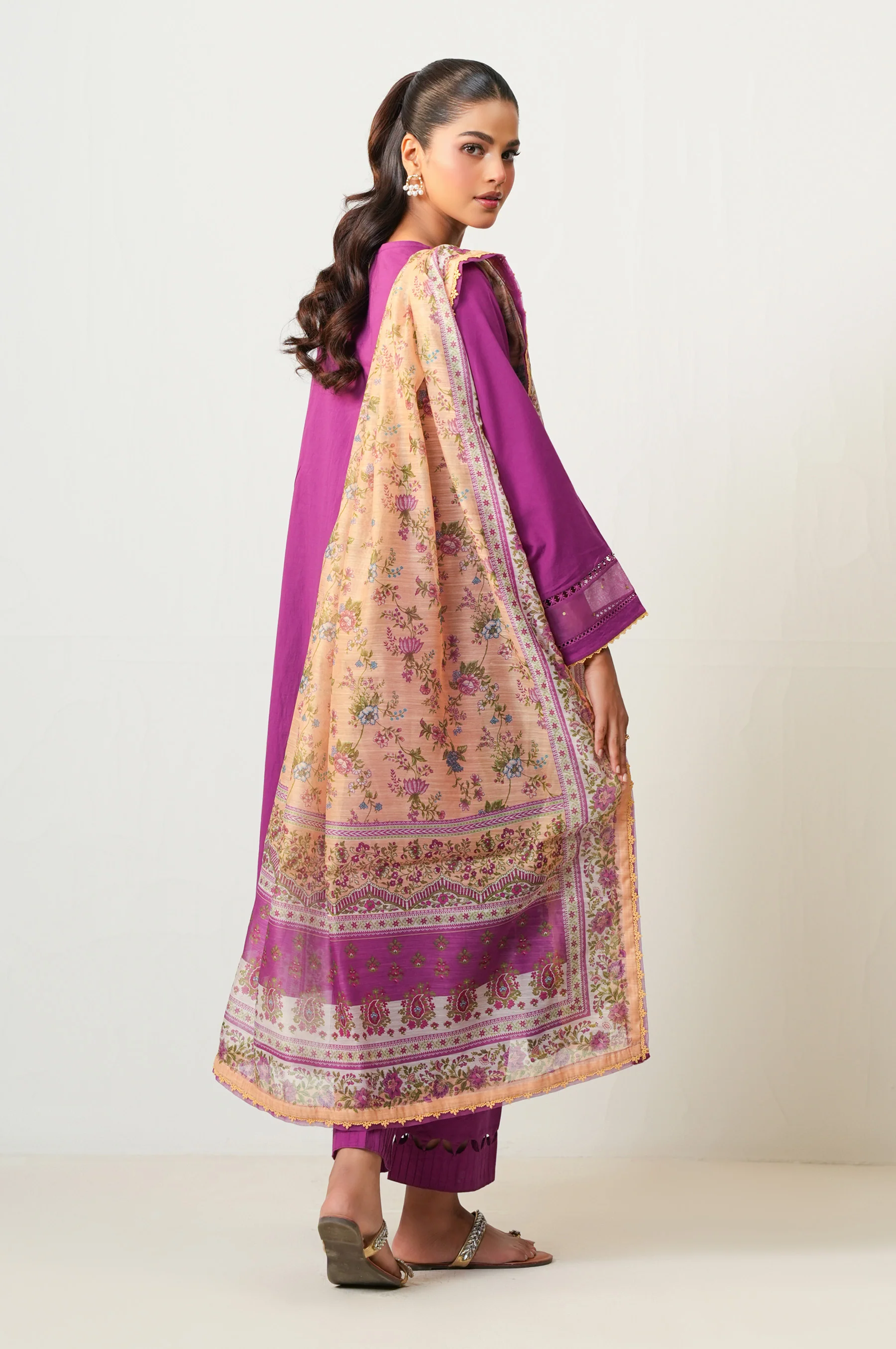 UNSTITCHED EMBROIDERED SUIT - Image 5