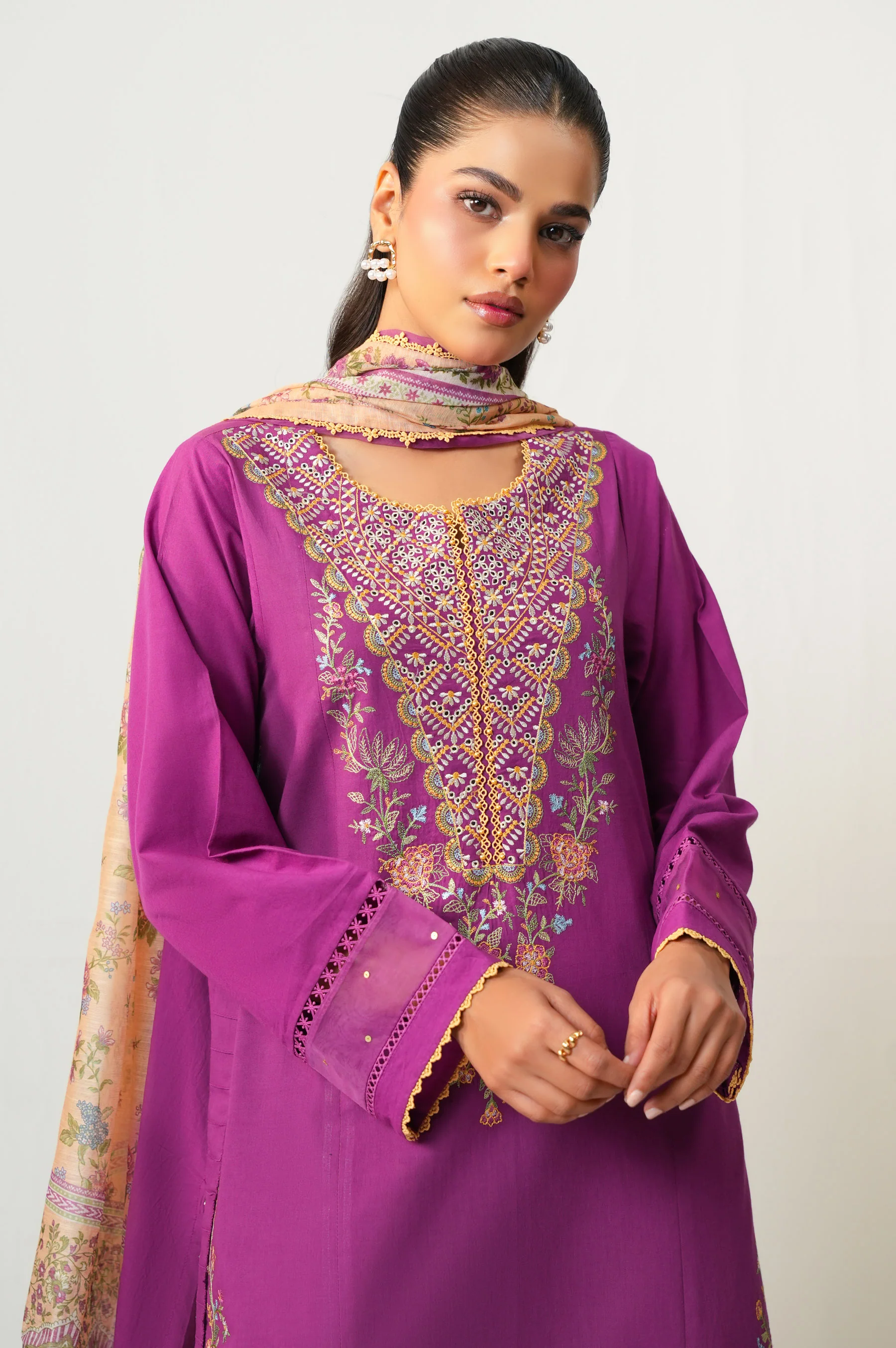 UNSTITCHED EMBROIDERED SUIT - Image 6