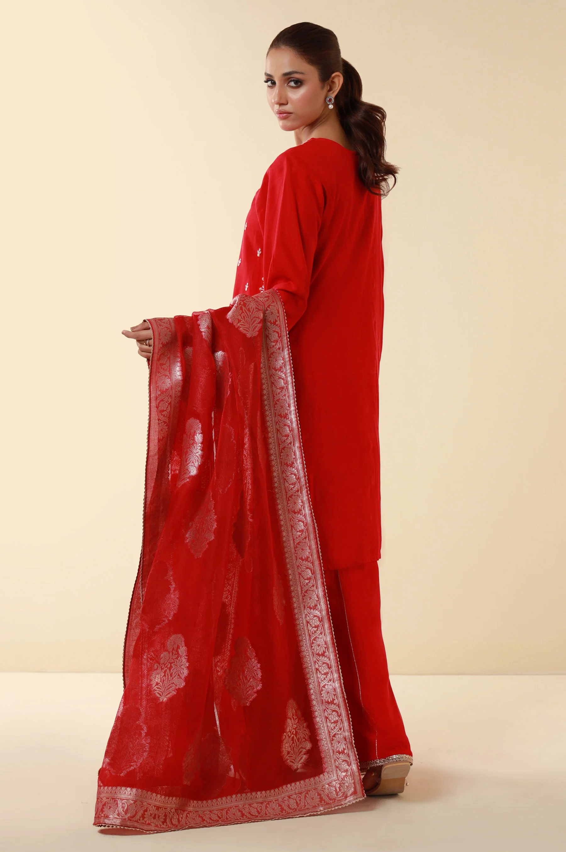 UNSTITCHED EMBROIDERED SUIT - Image 3